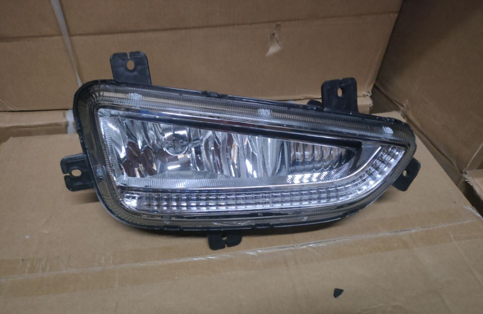 HYUNDAI Heavy duty truck Fog lamp