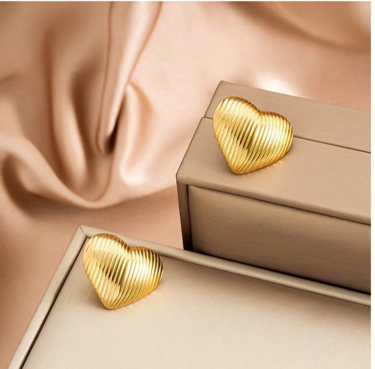 Cross border fashion, versatile, high-end and caring earrings from Europe and America