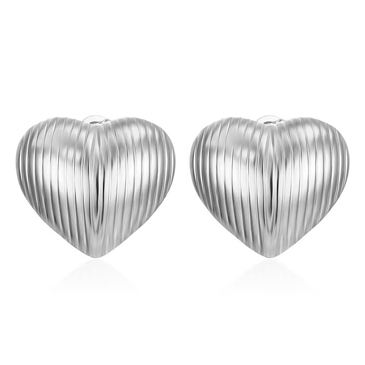 European and American cross-border high-end fashion versatile heart earrings