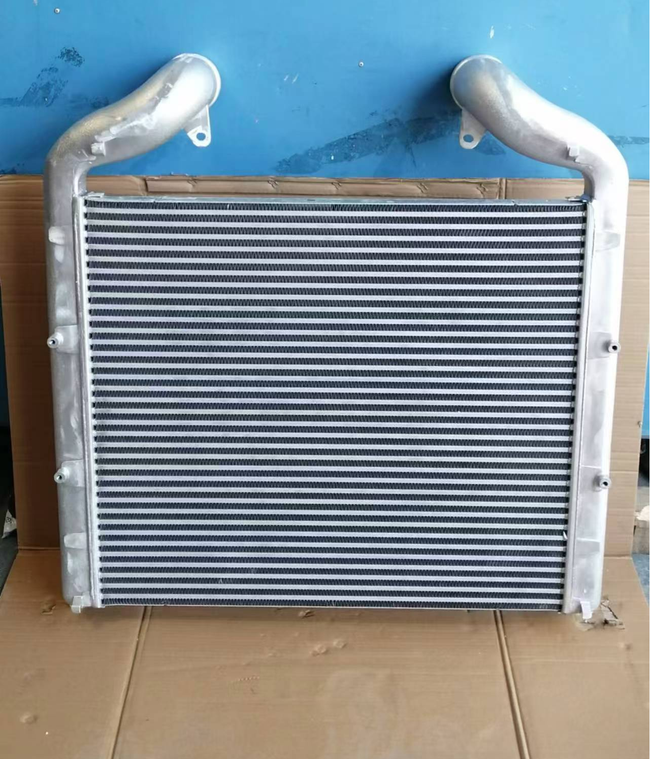 Sinotruk HOHAN N7G Diesel Engine Oil Cooler Intercooler radiator assembly WG9525531102 Mafuch