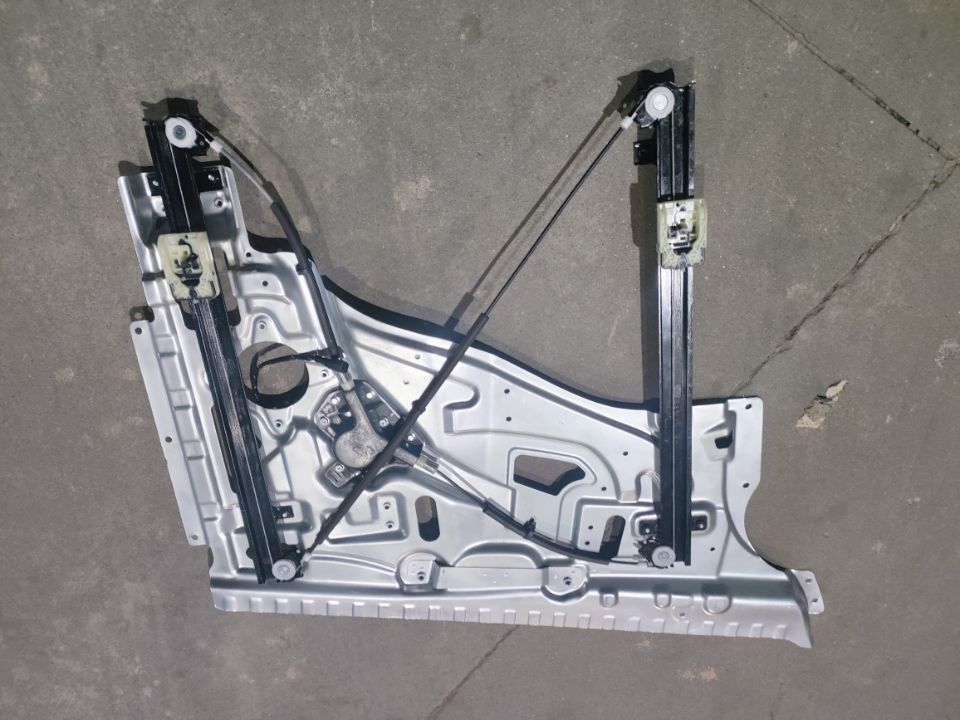 Sinotruk HOWO MAX Power Window Regulator YG1671330220 YG1671330240 Mafuch