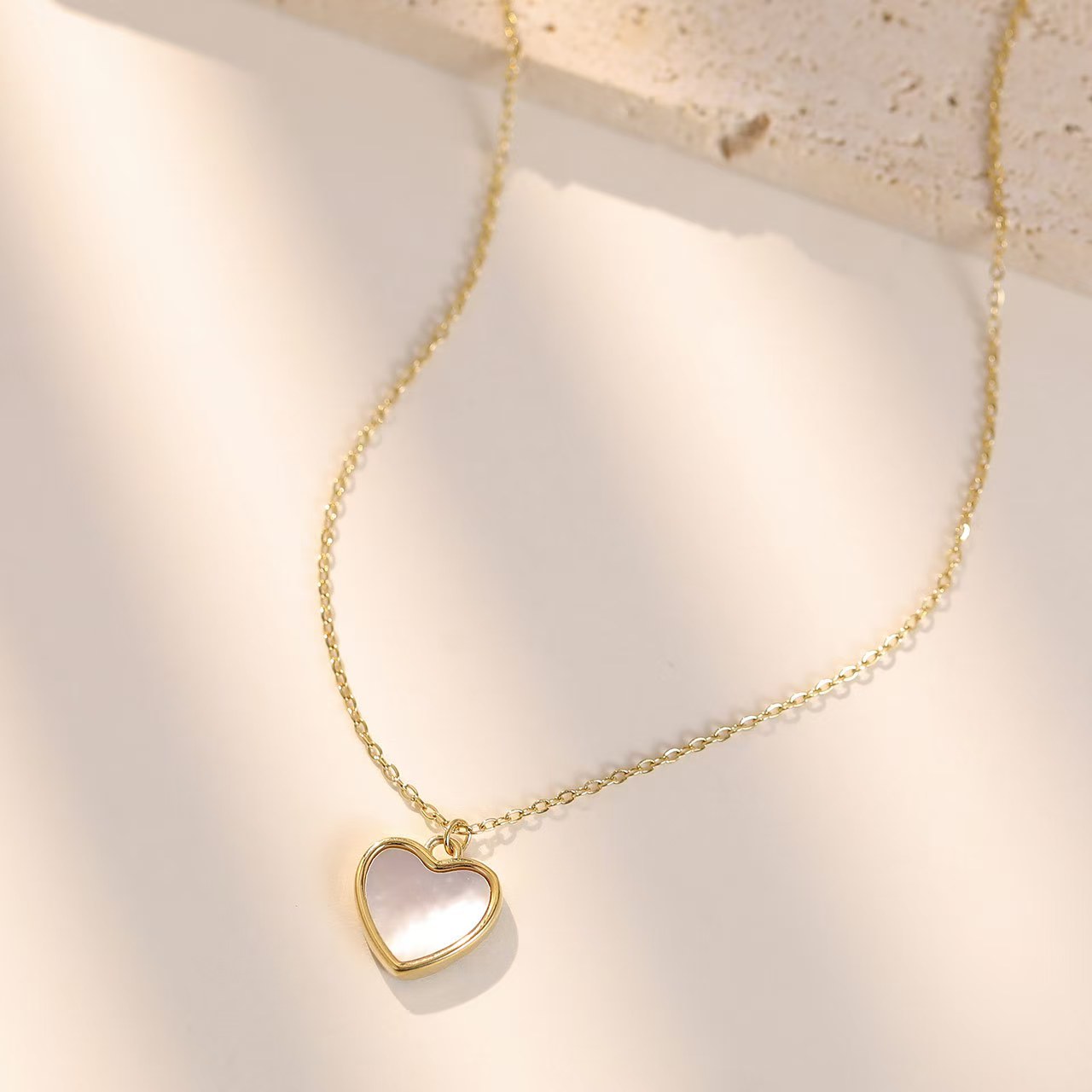 European and American Ins style sweet peach heart stainless steel collarbone chain