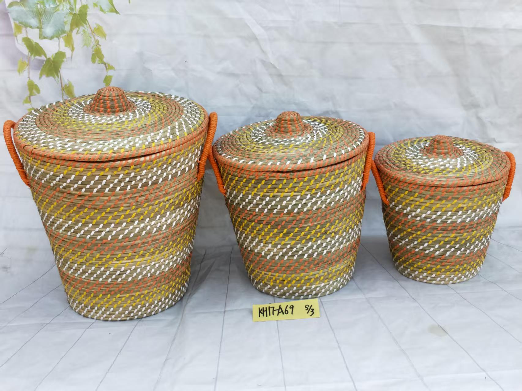 Straw woven storage bucket with lid