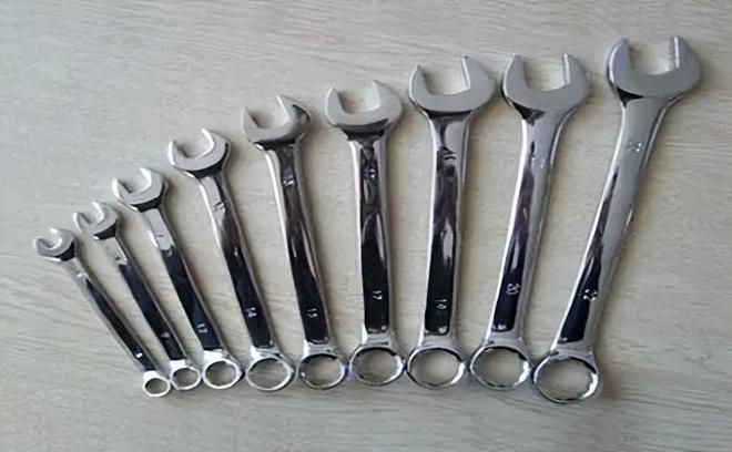 Inner Mongolia Mengkai Import & Export Trading Co., Ltd. – tornillo de acero 1