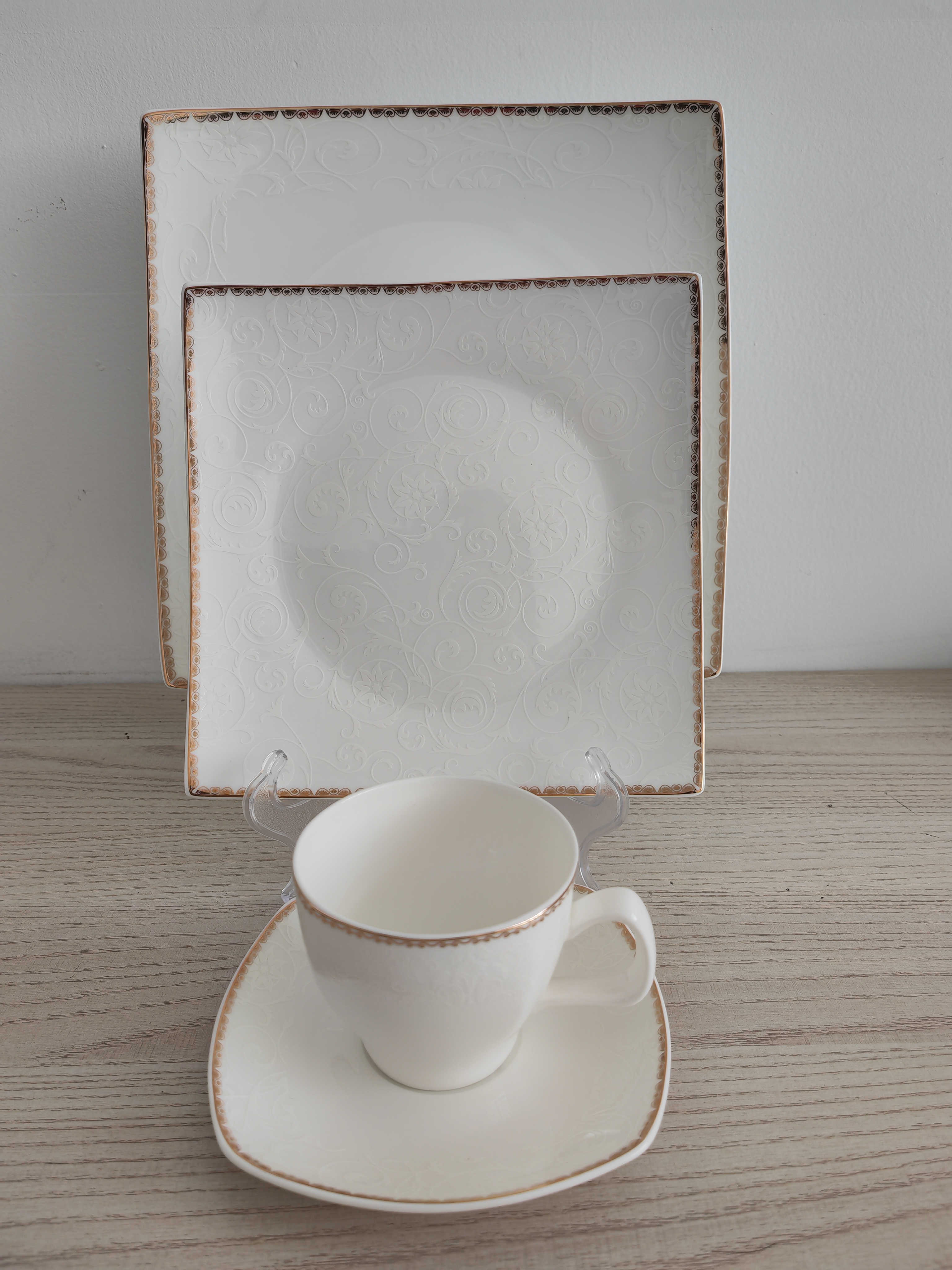 Bonechina dinner ware