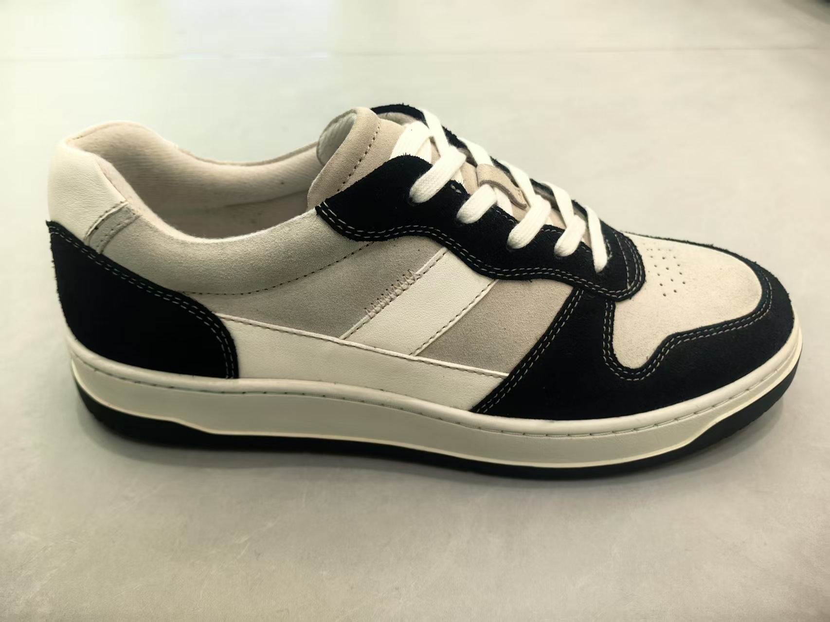 Guangzhou Hongzheng Industrial Co Ltd – Leather men's shoes 3