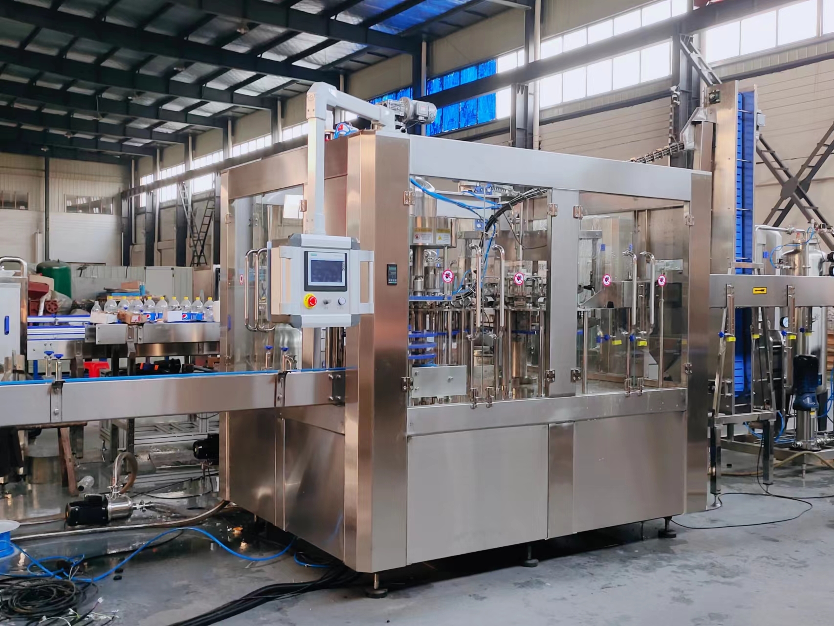 Juice filling machine