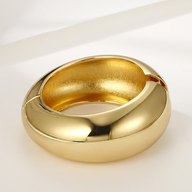 European and American fashion personality exaggerated asymmetrical gold bracelet