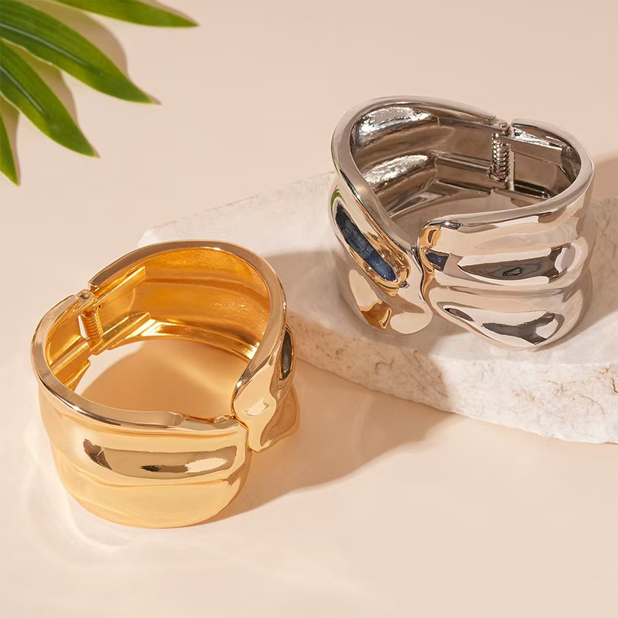 European and American Heavy Industries Metal Folded Irregular Opening Bracelet