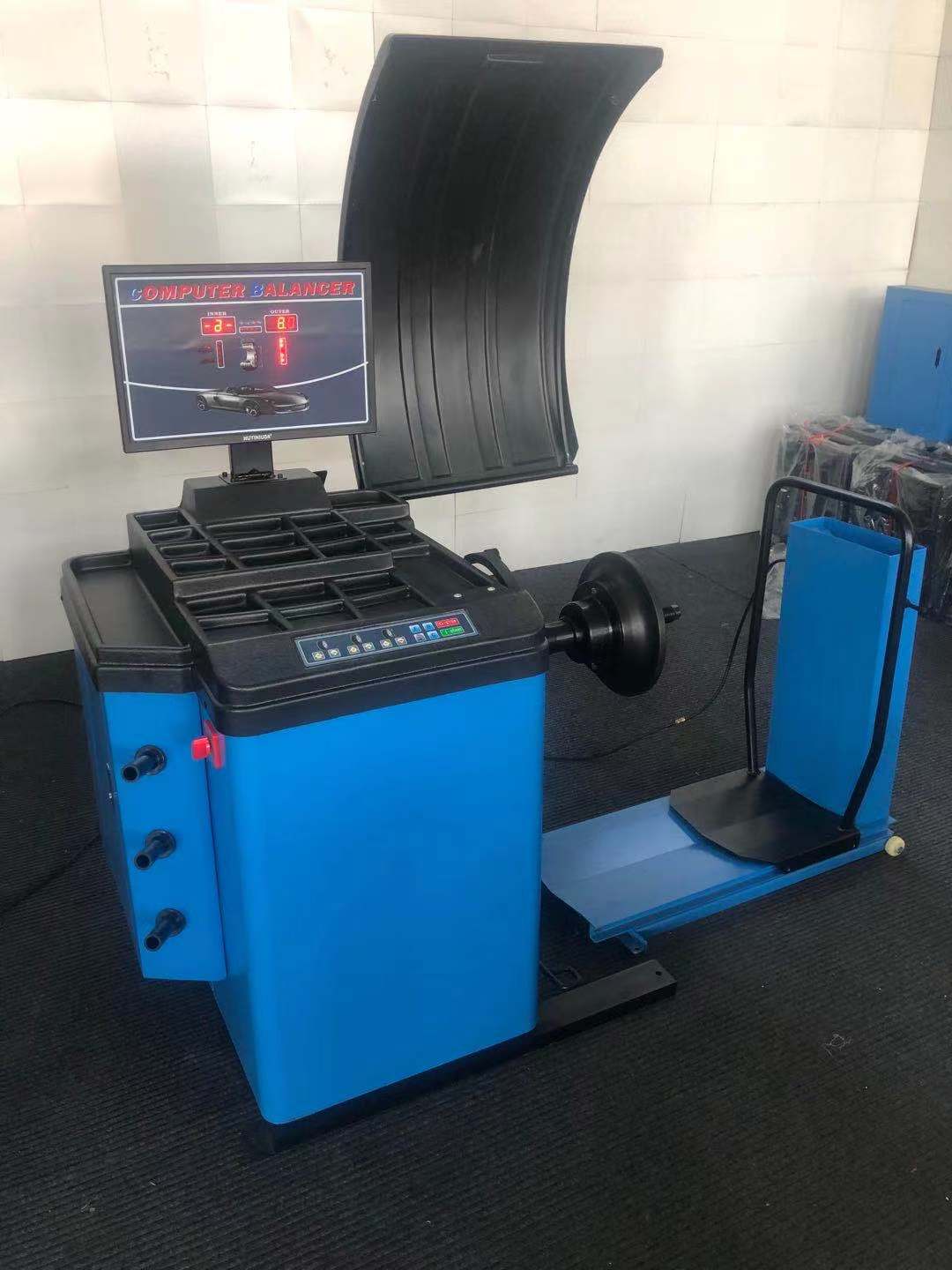 Light truck wheel balancer