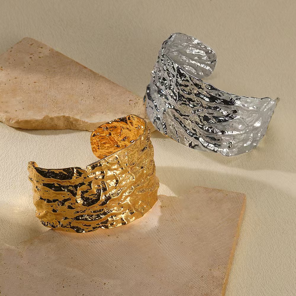 New European and American style pleated sweet and cool stainless steel bracelet