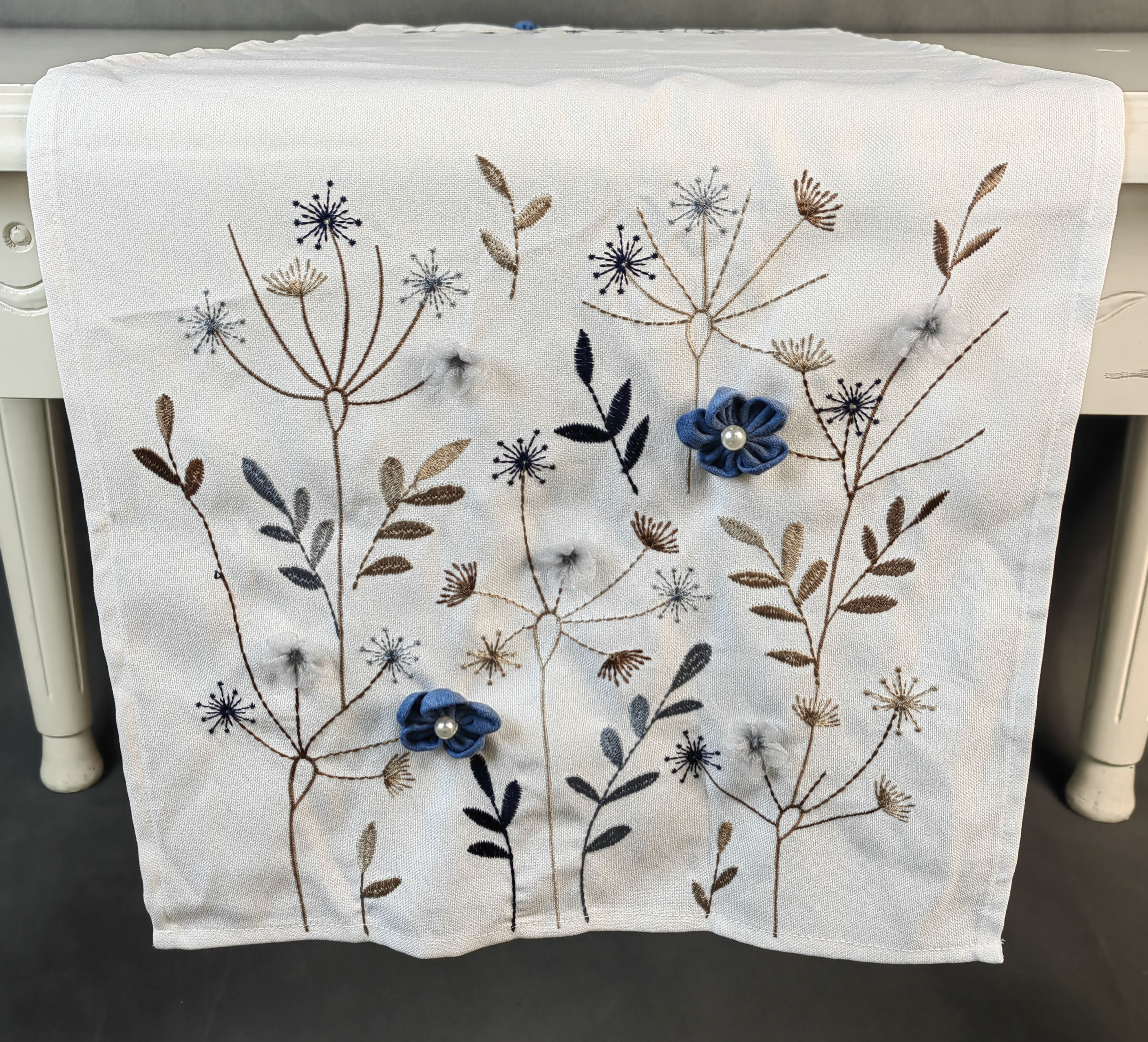 Embroidery table runner