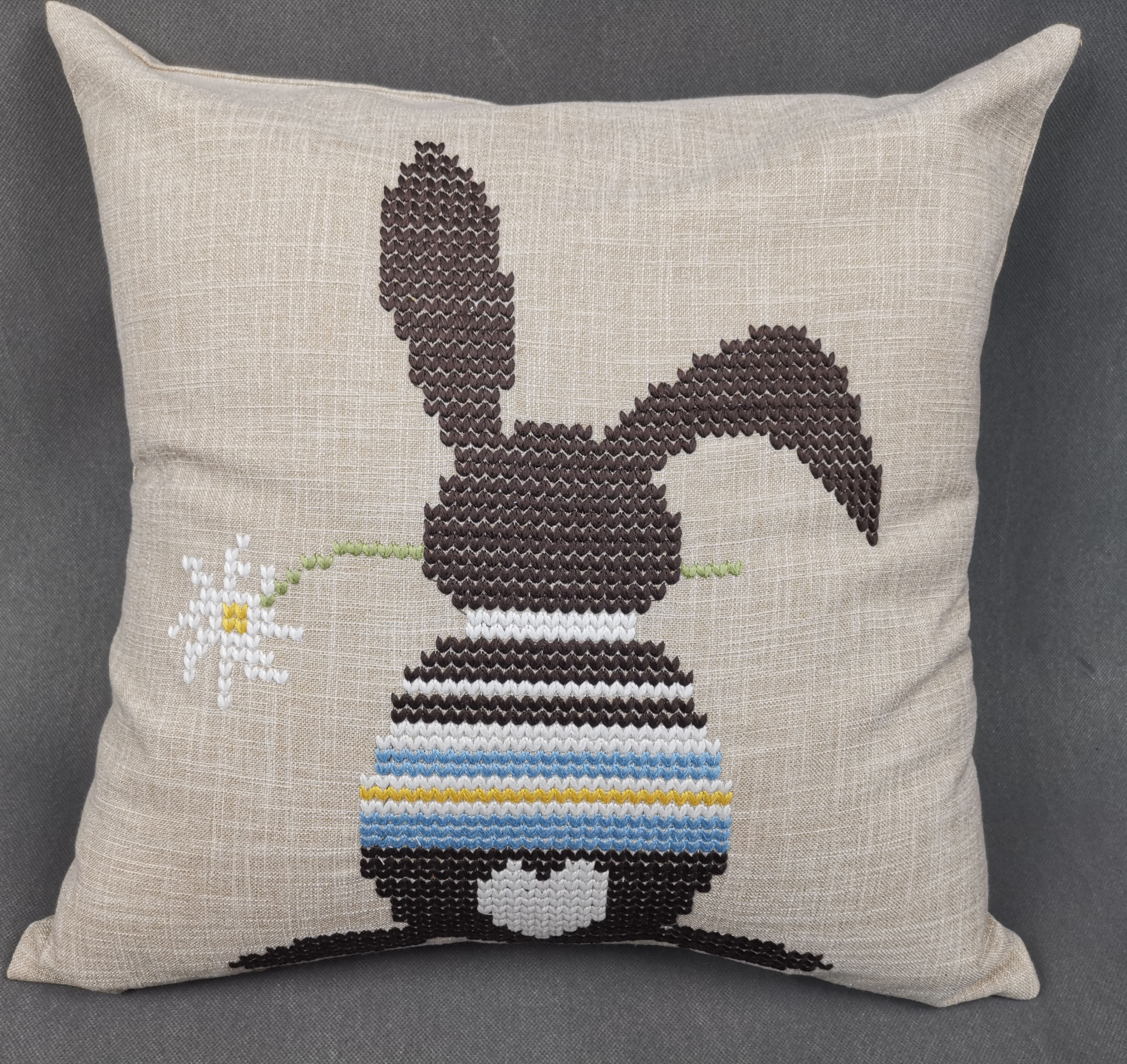 Embroidery cushion