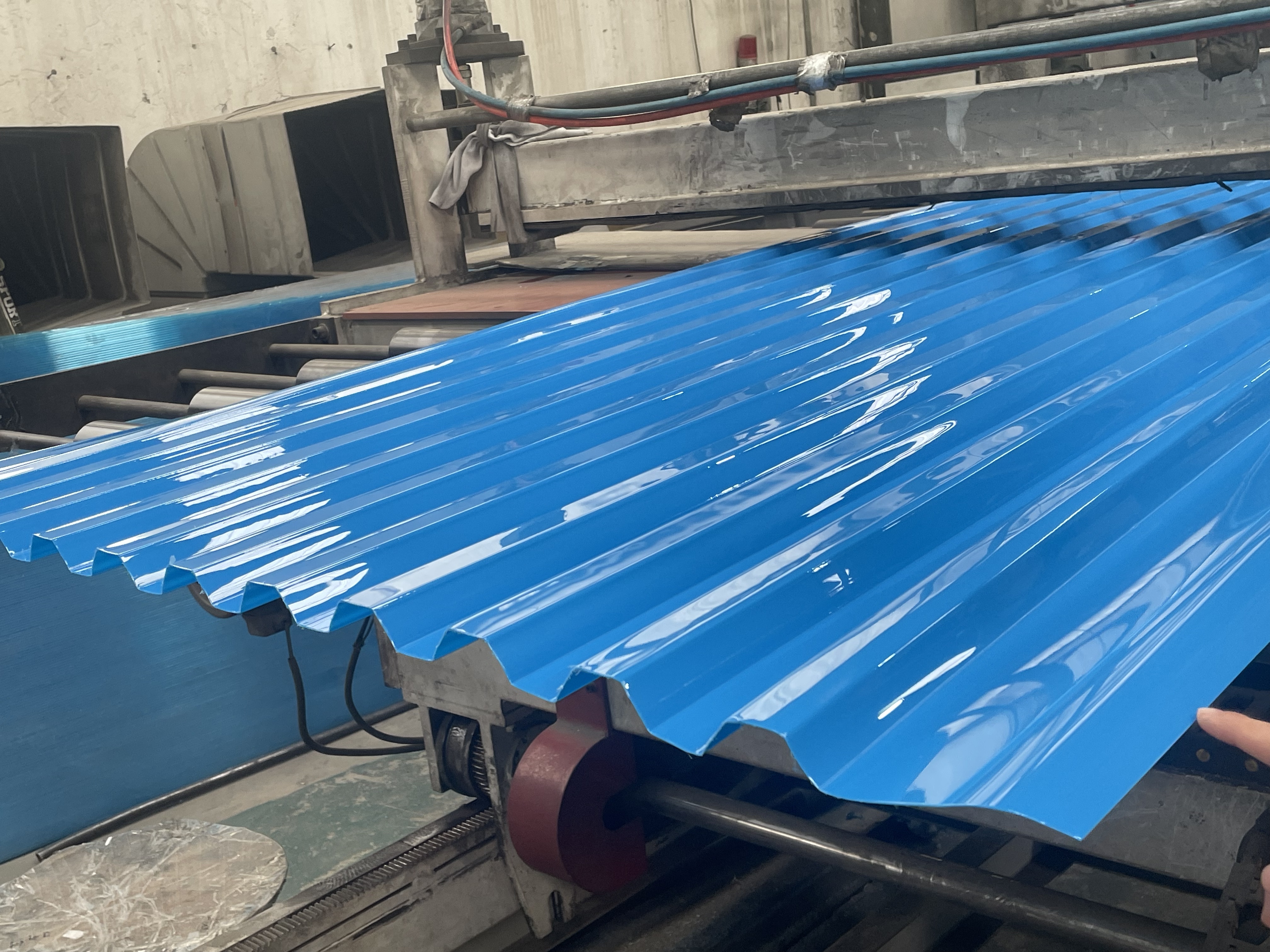 Corrugated polycarbonate sheet