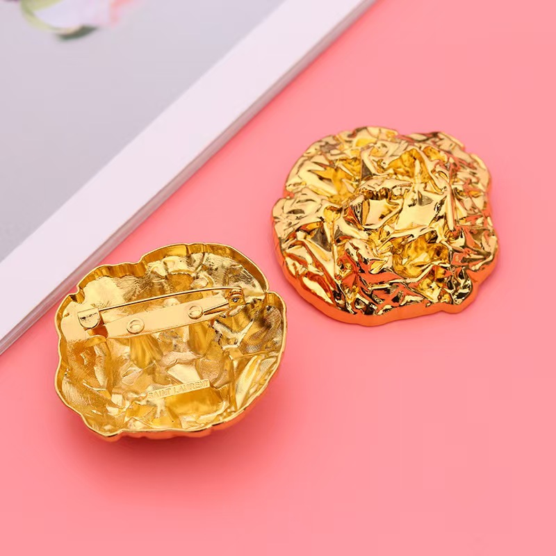 European and American retro concave convex wrinkled surface brooch