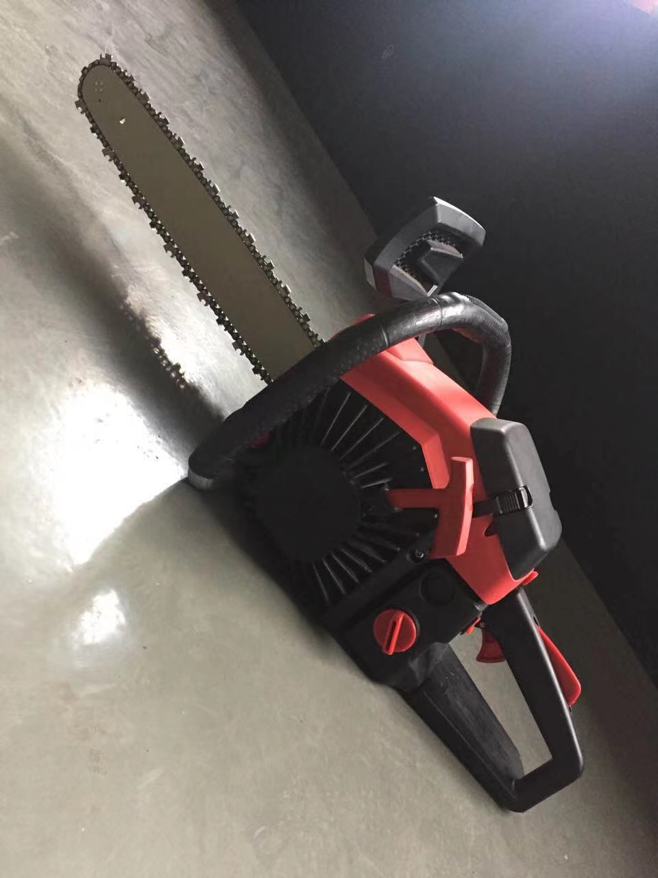 Gasoline chainsaw