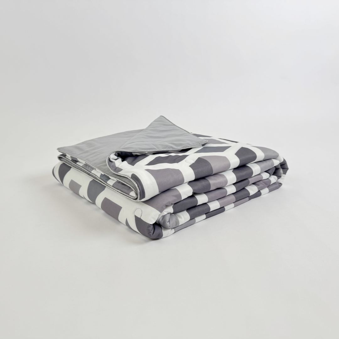 Cooling Comforter Double-Sided Cooling Surface Design Fluffy Cooling Blanket Quilt for Hot Sleepers