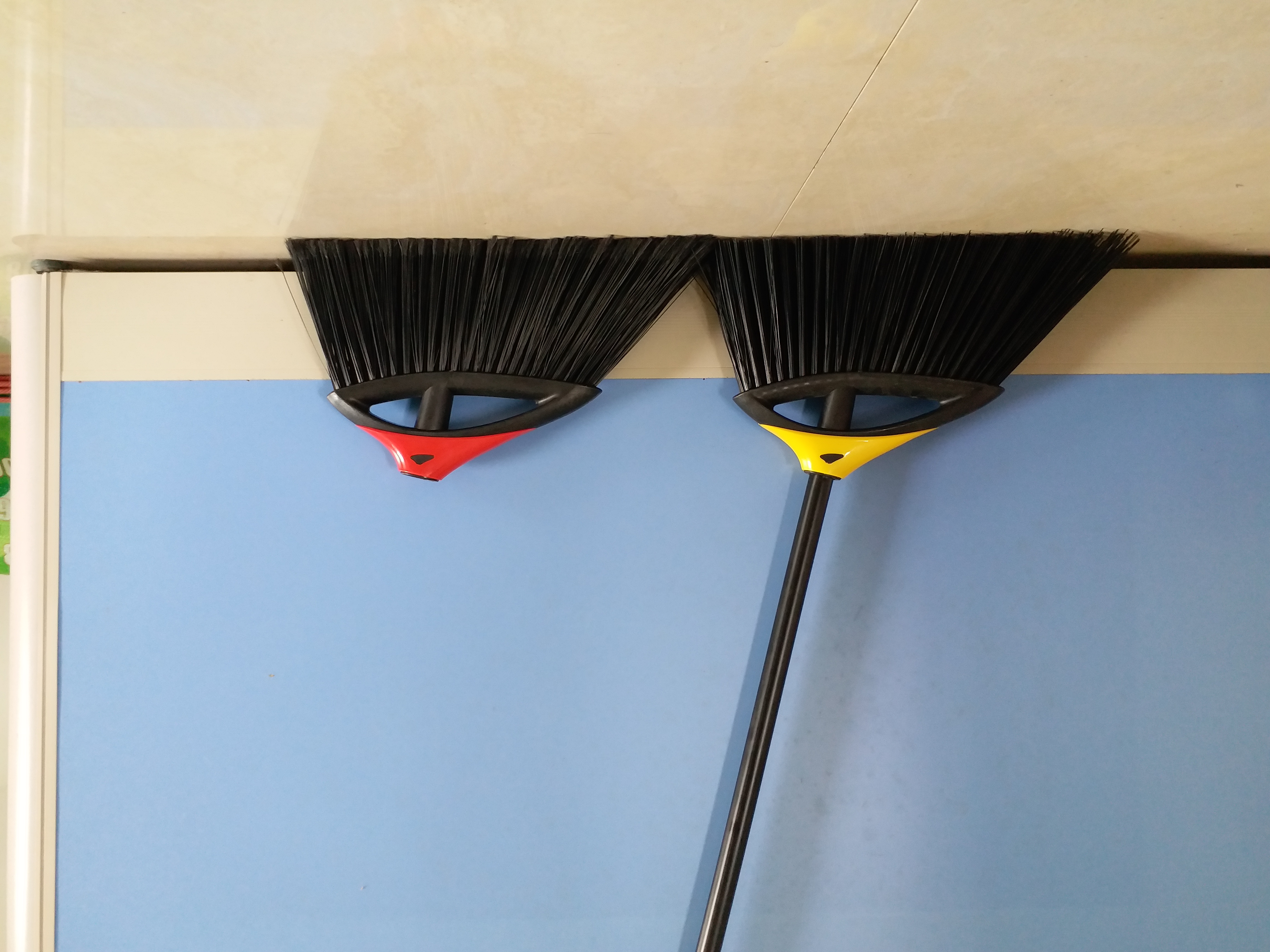 Plastic broom, plastic broom, broom, cleaning supplies, furniture supplies