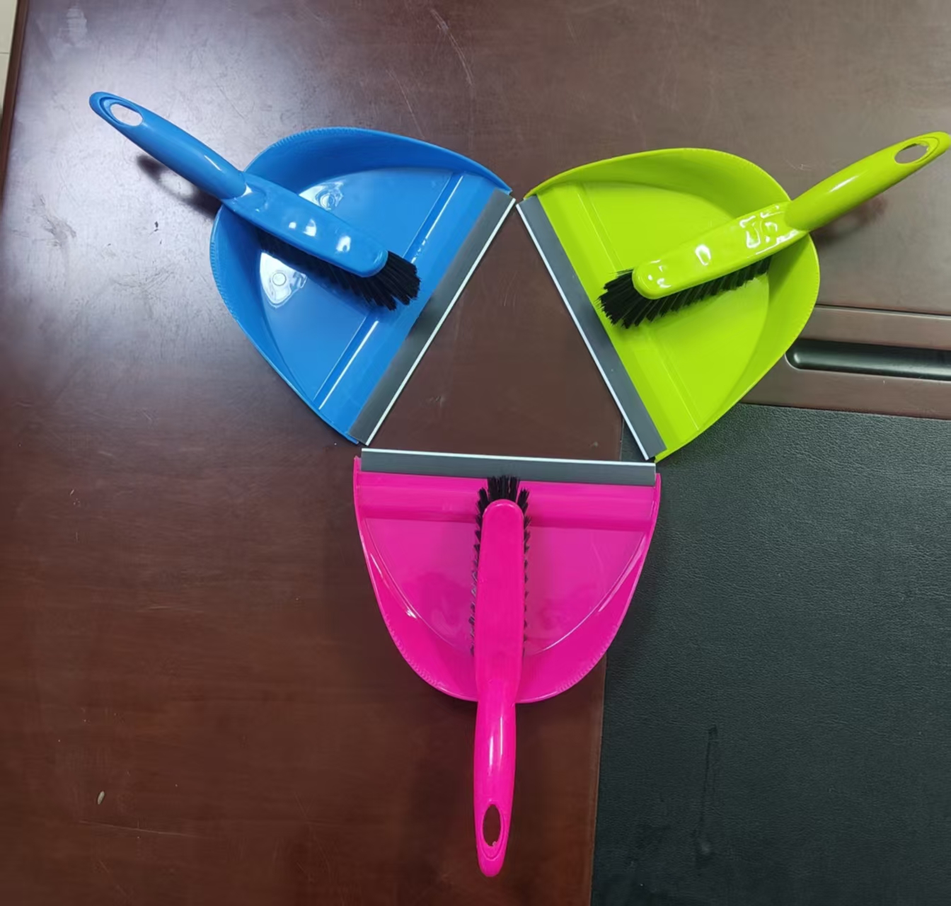 Plastic broom, plastic broom, broom, cleaning supplies, furniture supplies