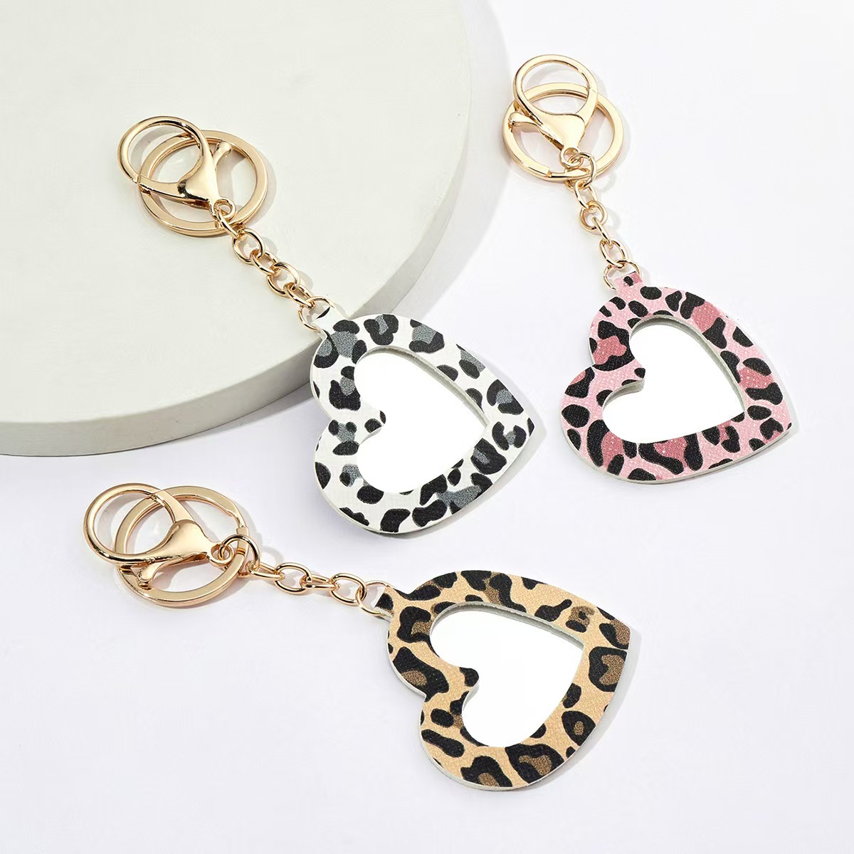 European and American small peach heart leopard print keychain