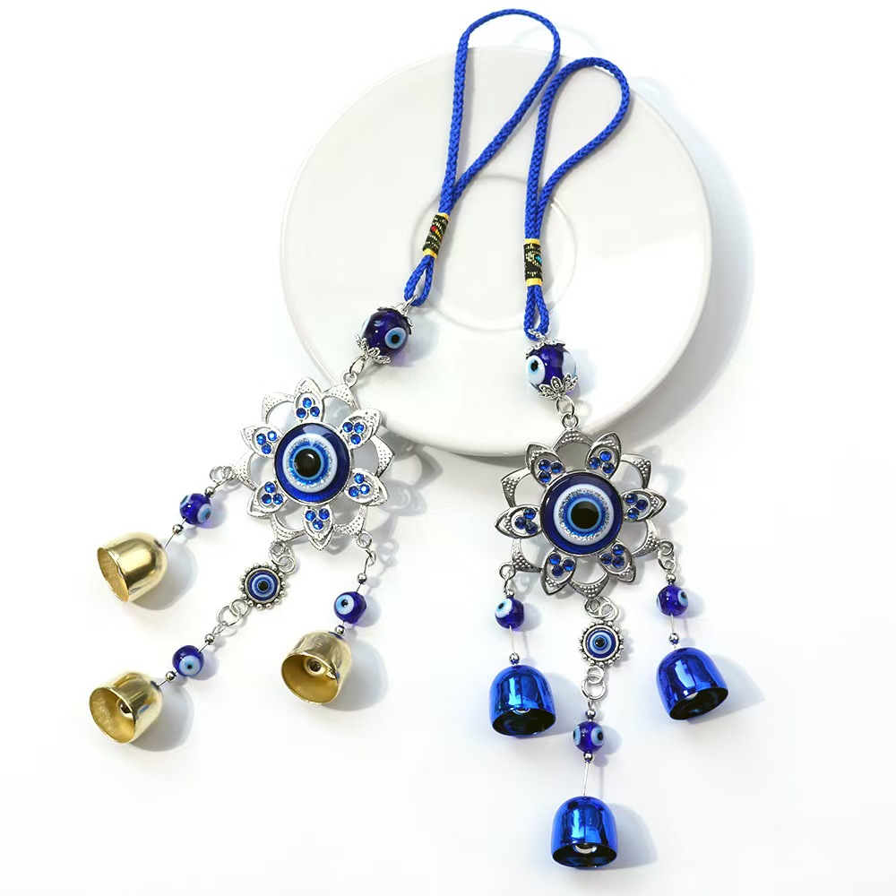 European and American Blue Eyes Metal Flower Wind Chime Keychain