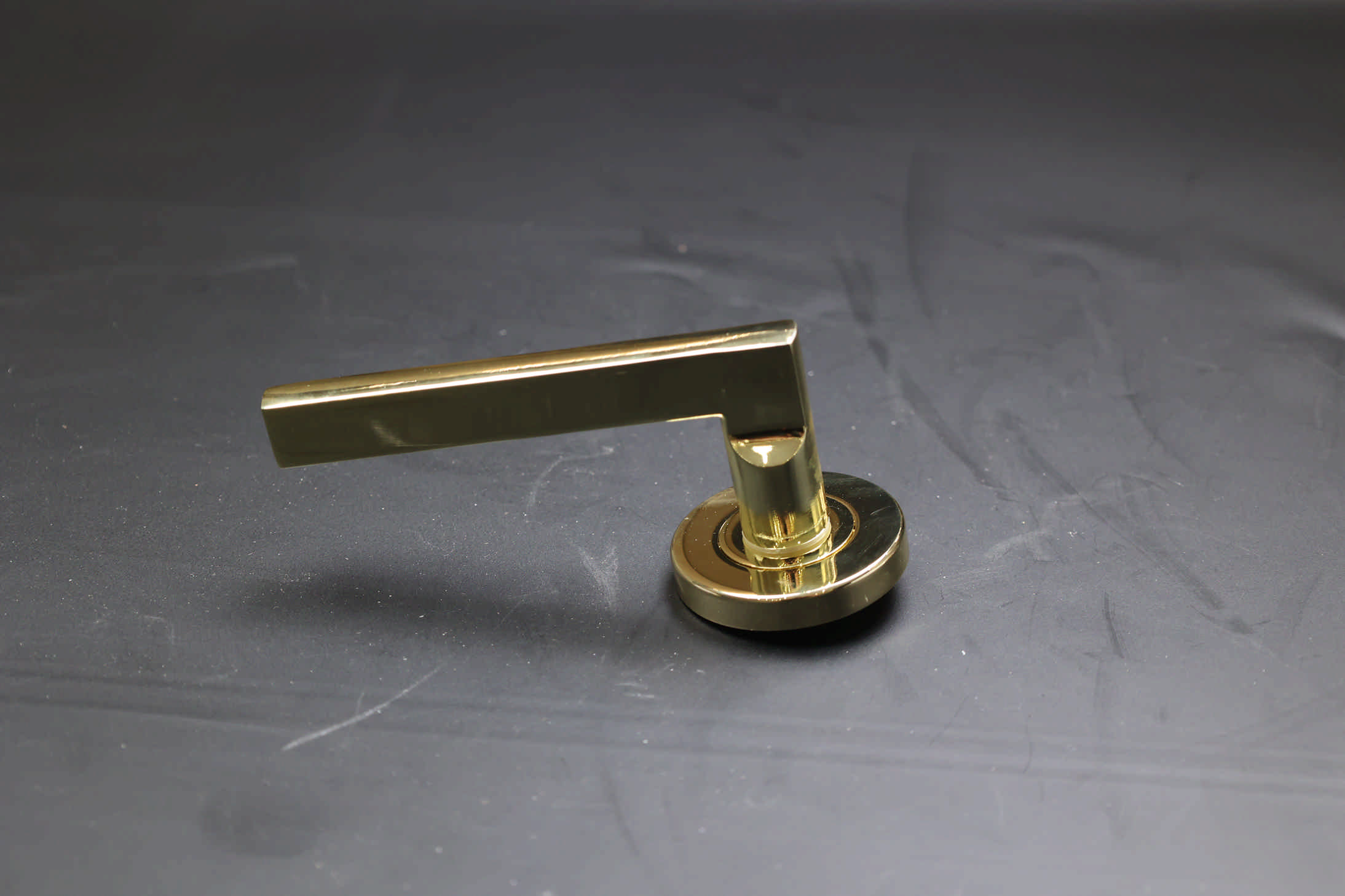 Luxury Modern Door Handle in Brushed Brass with Lock Bathroom Privacy Keyless Door Handle Lever Lock