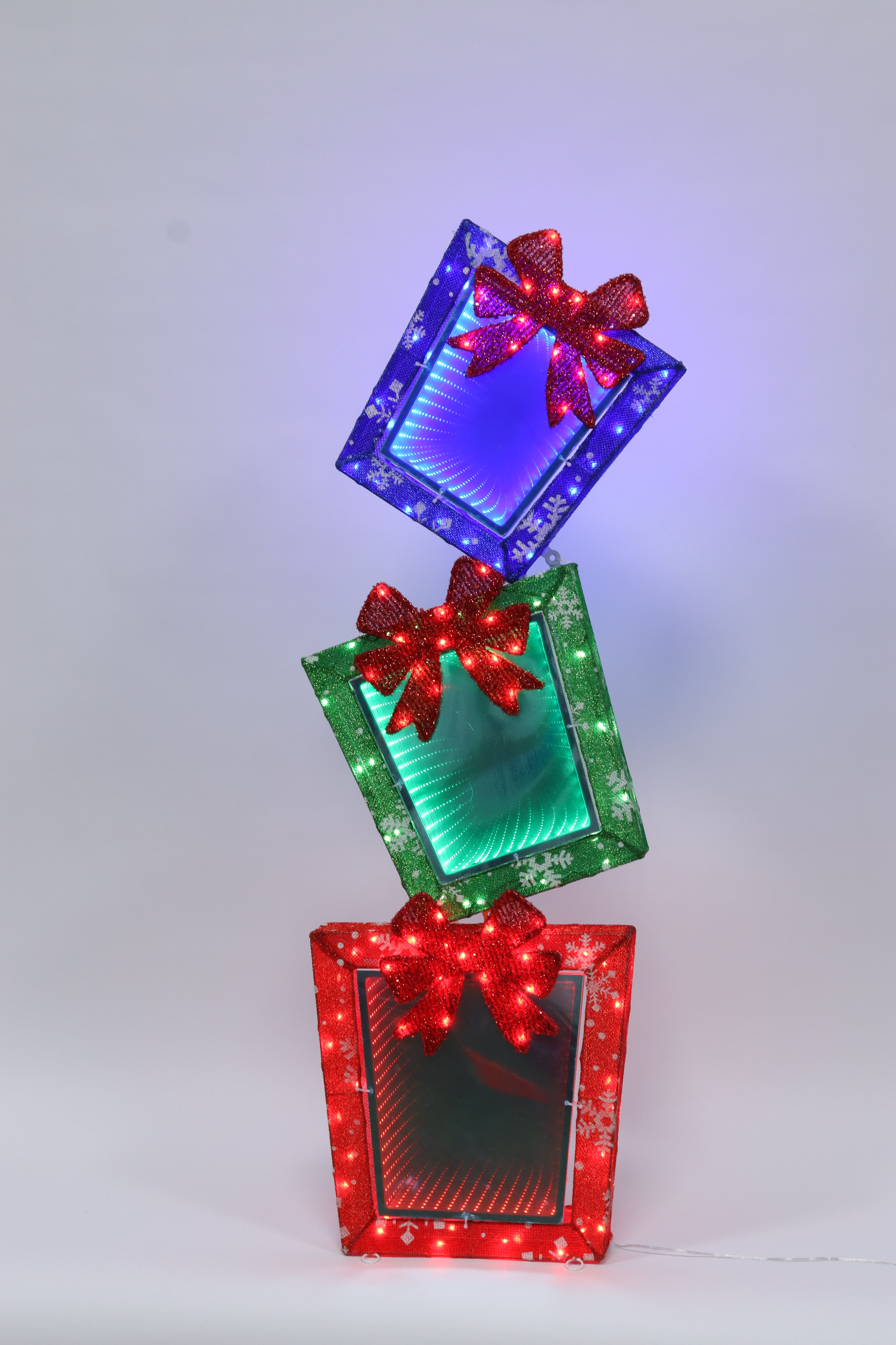 LINHAI CHANGSHUO DECORATIVE LIGHTING CO.,LTD. – portarretrato 3