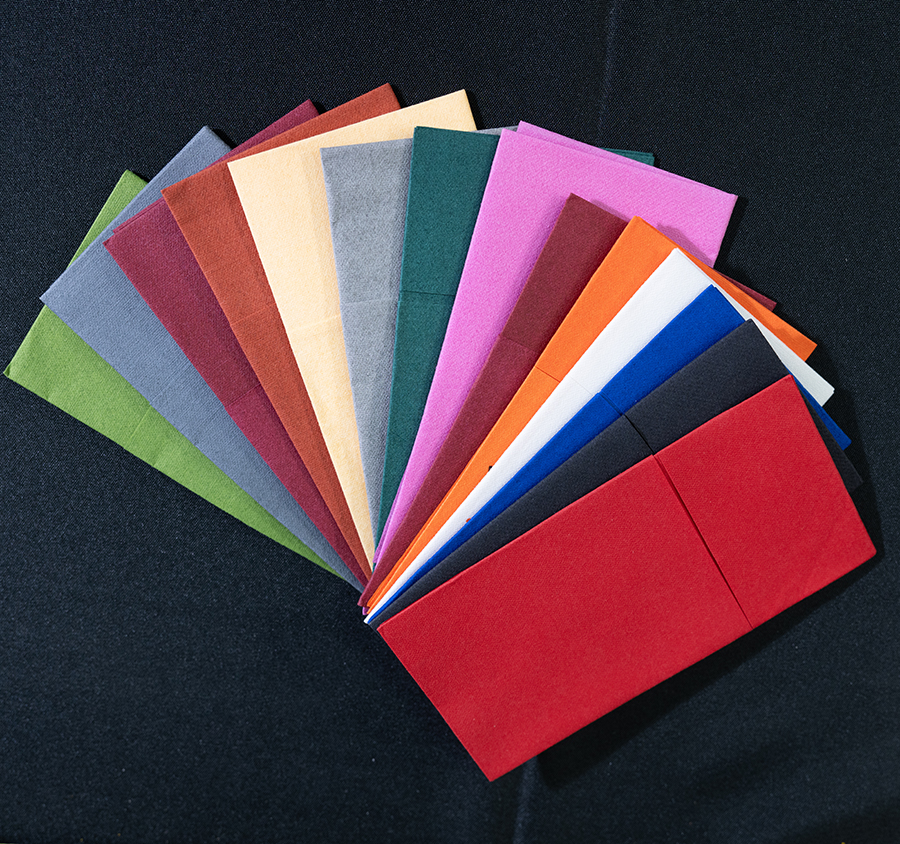 Colored airlaid napkins