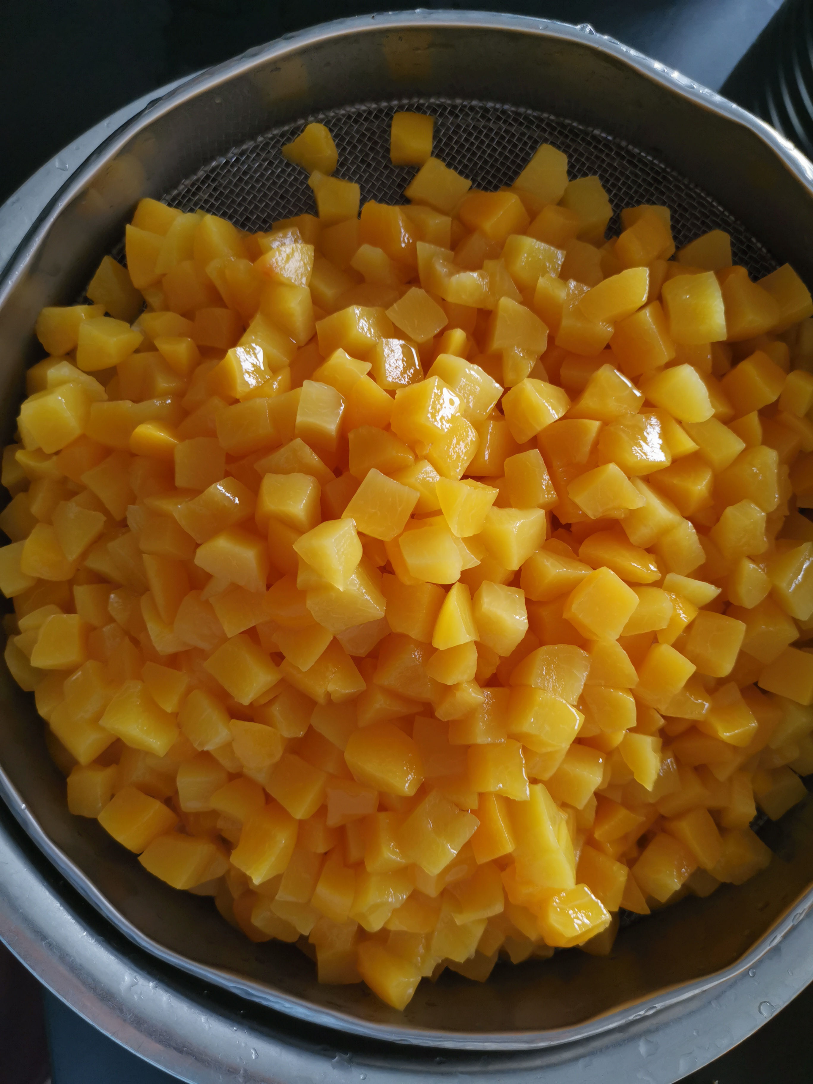 Canend yellow peach