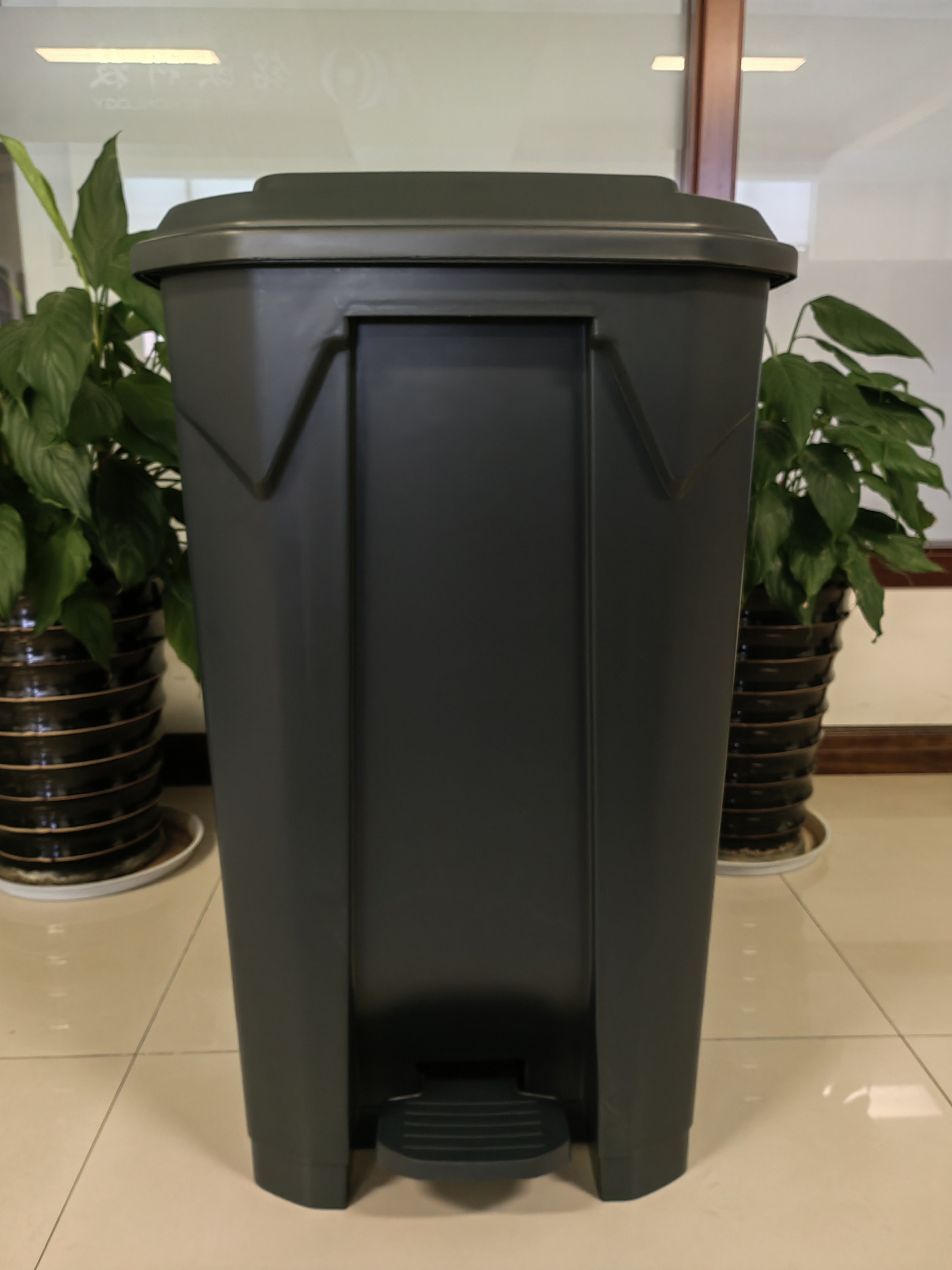 100l Plastic Pedal Trash Bin