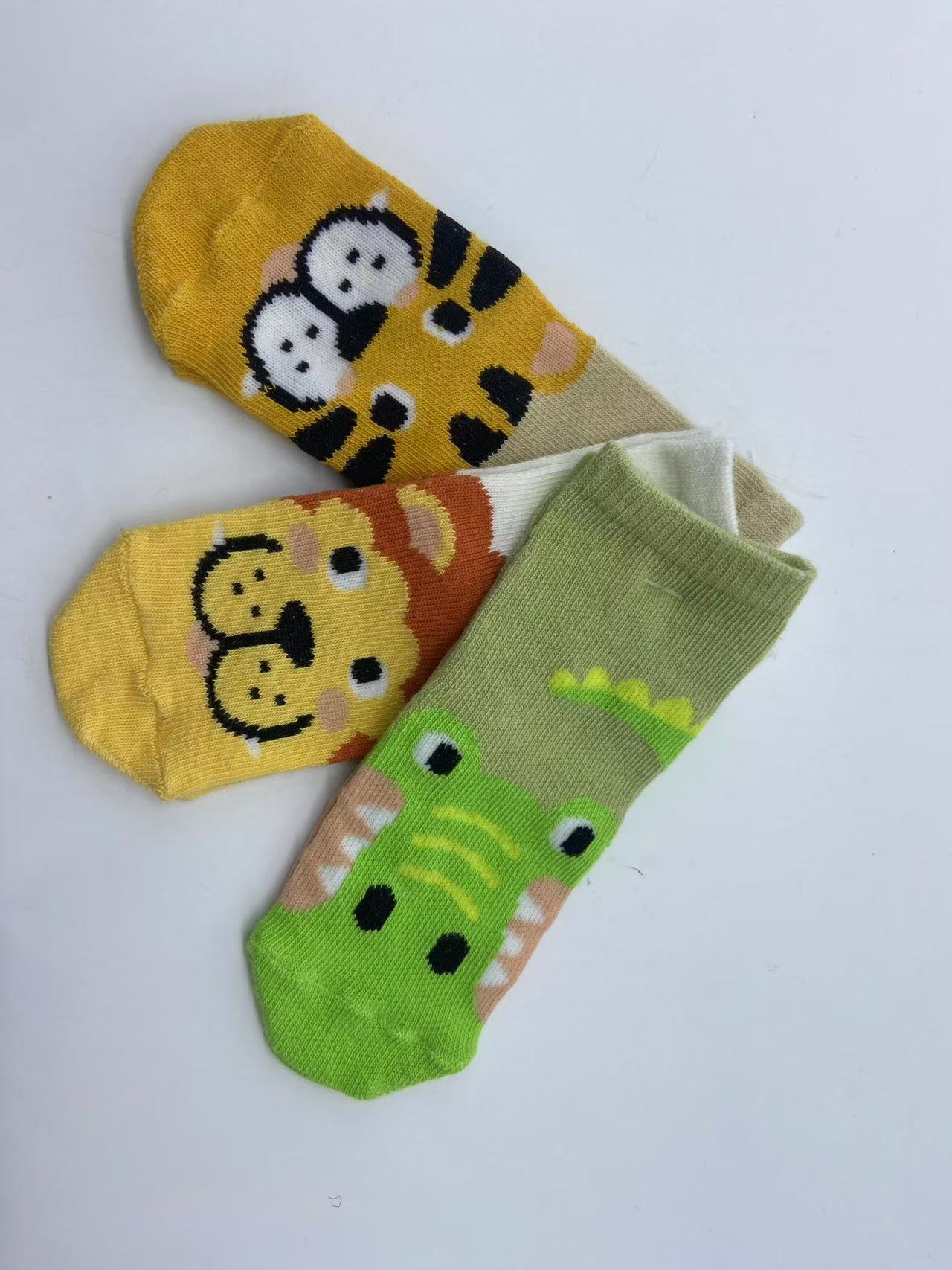 Zhuji Rainbow Knitting Co.,Ltd – Stockings 4