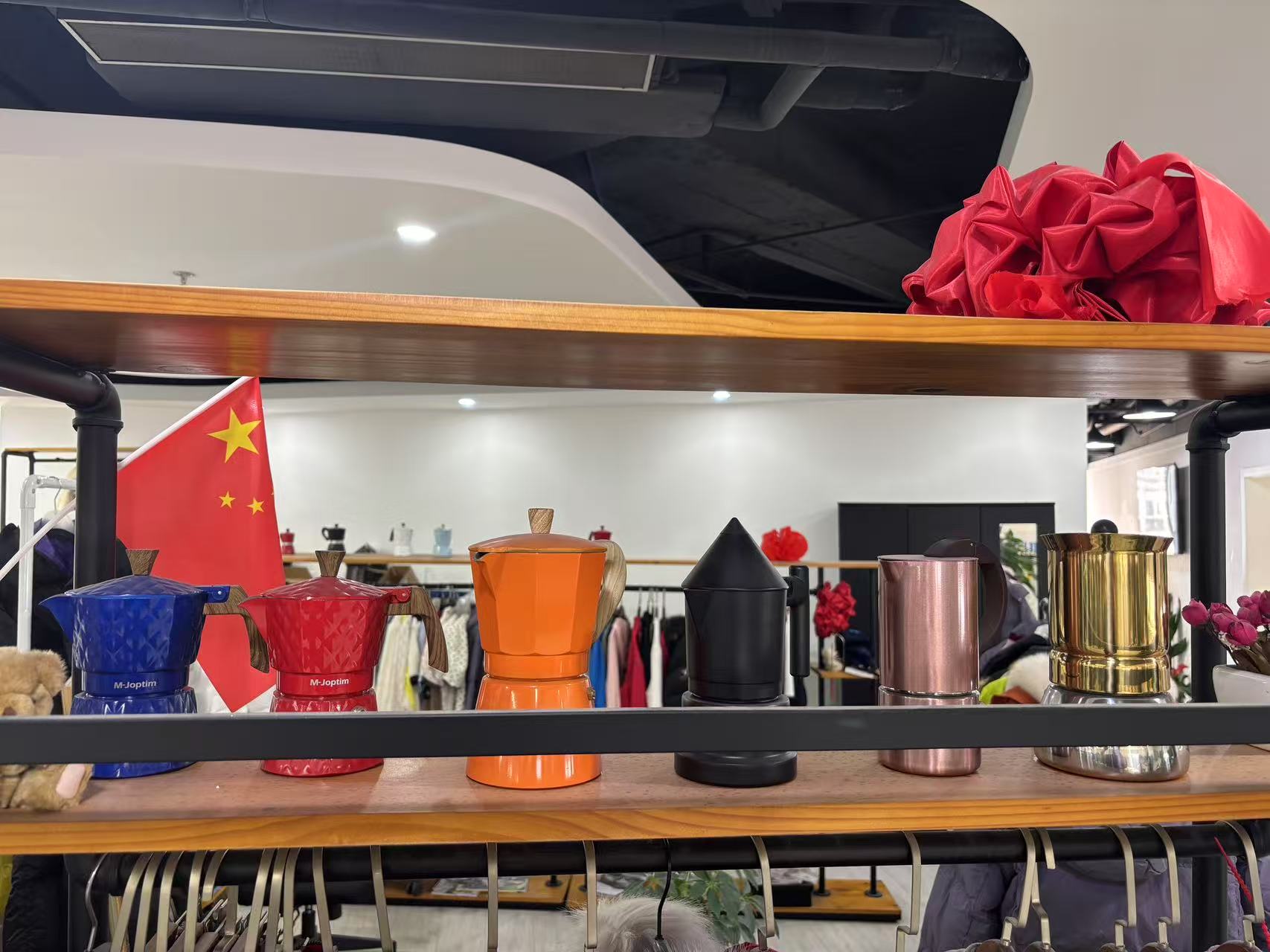 Aluminum coffee maker
