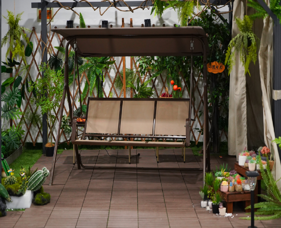Outdoor swing