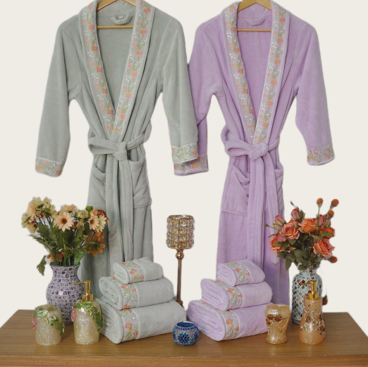 Coral Fleece Lace Bathrobe