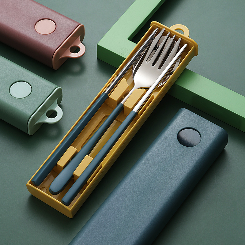 Portable cutlery set