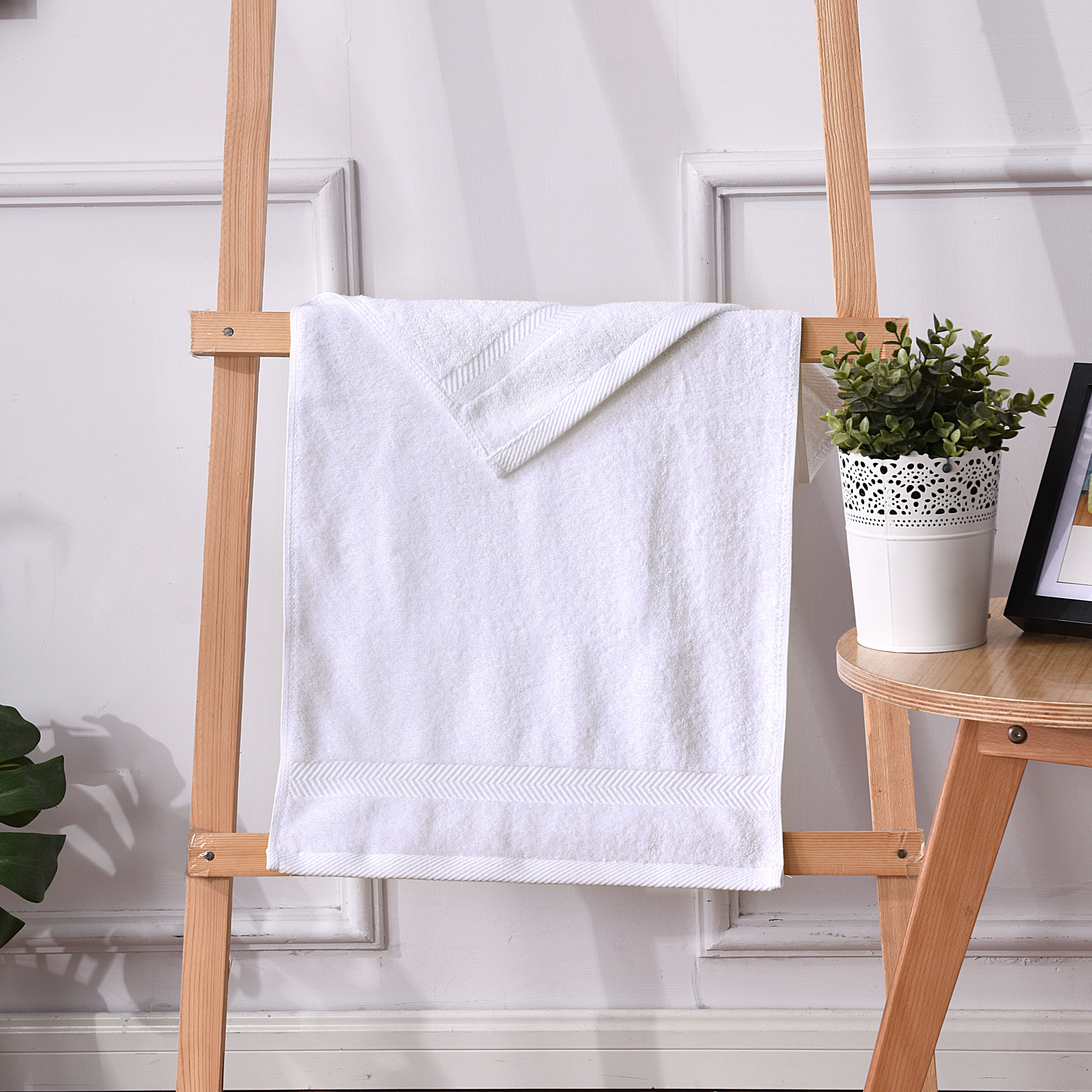 SHAREWATT HOTELS LINENS & AMENITIES INC. – vaso de cristal 2