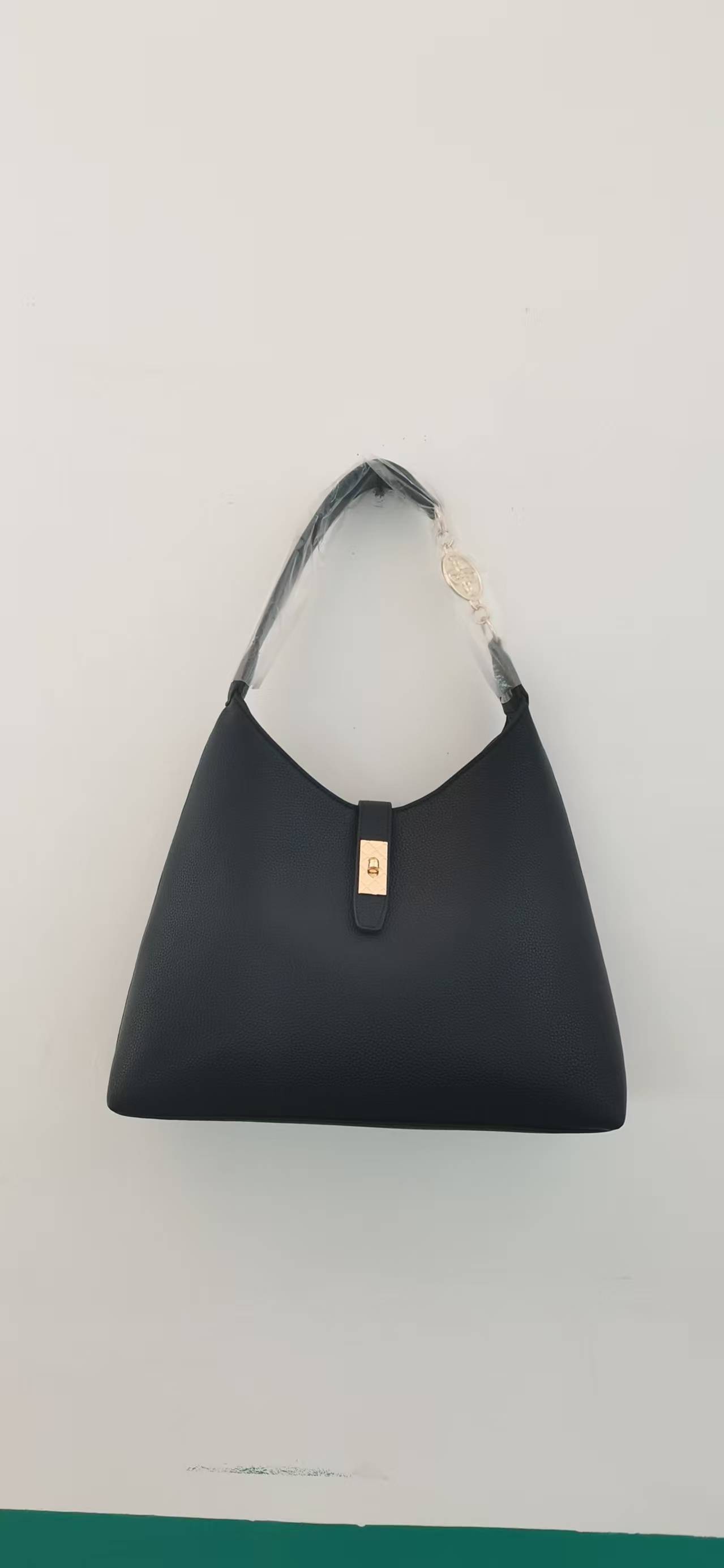 Casual shoulder bag
