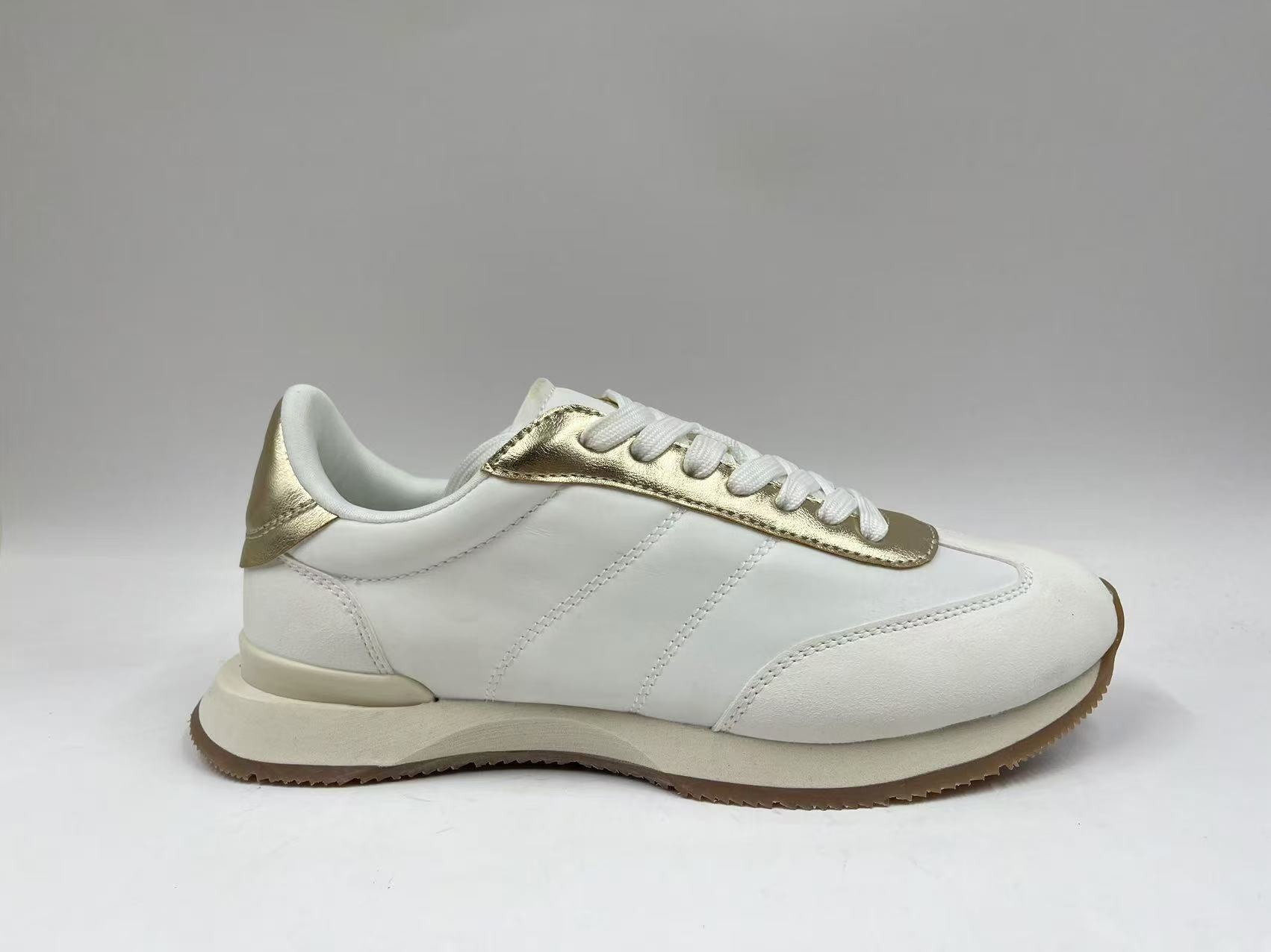 Sports shoes