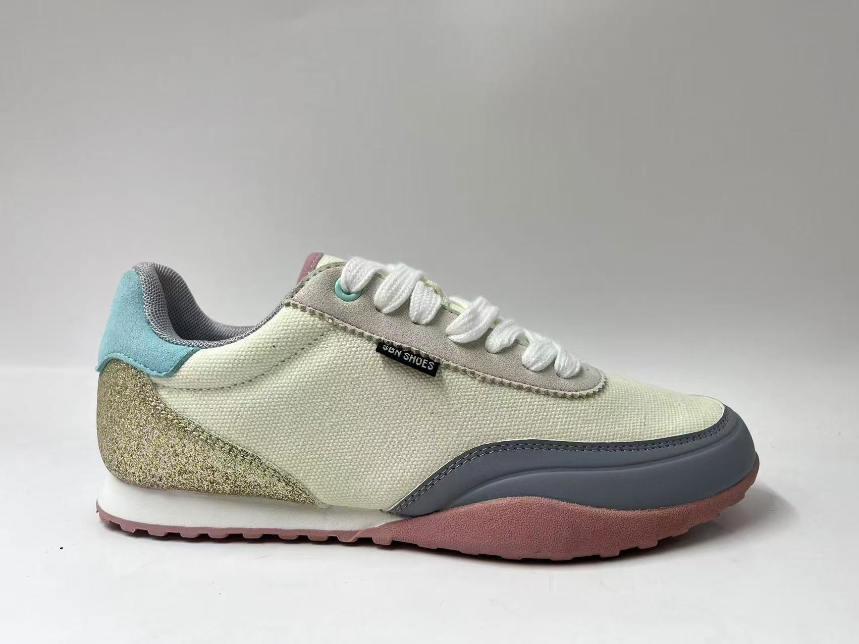 Sports shoes