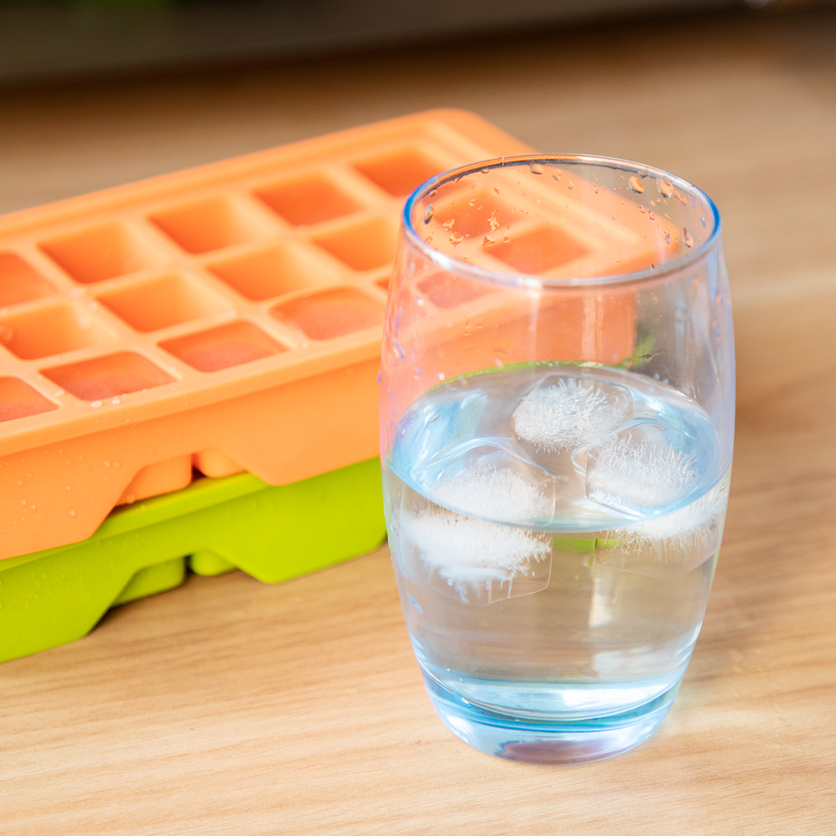 Eighteen two-color cube ice grids