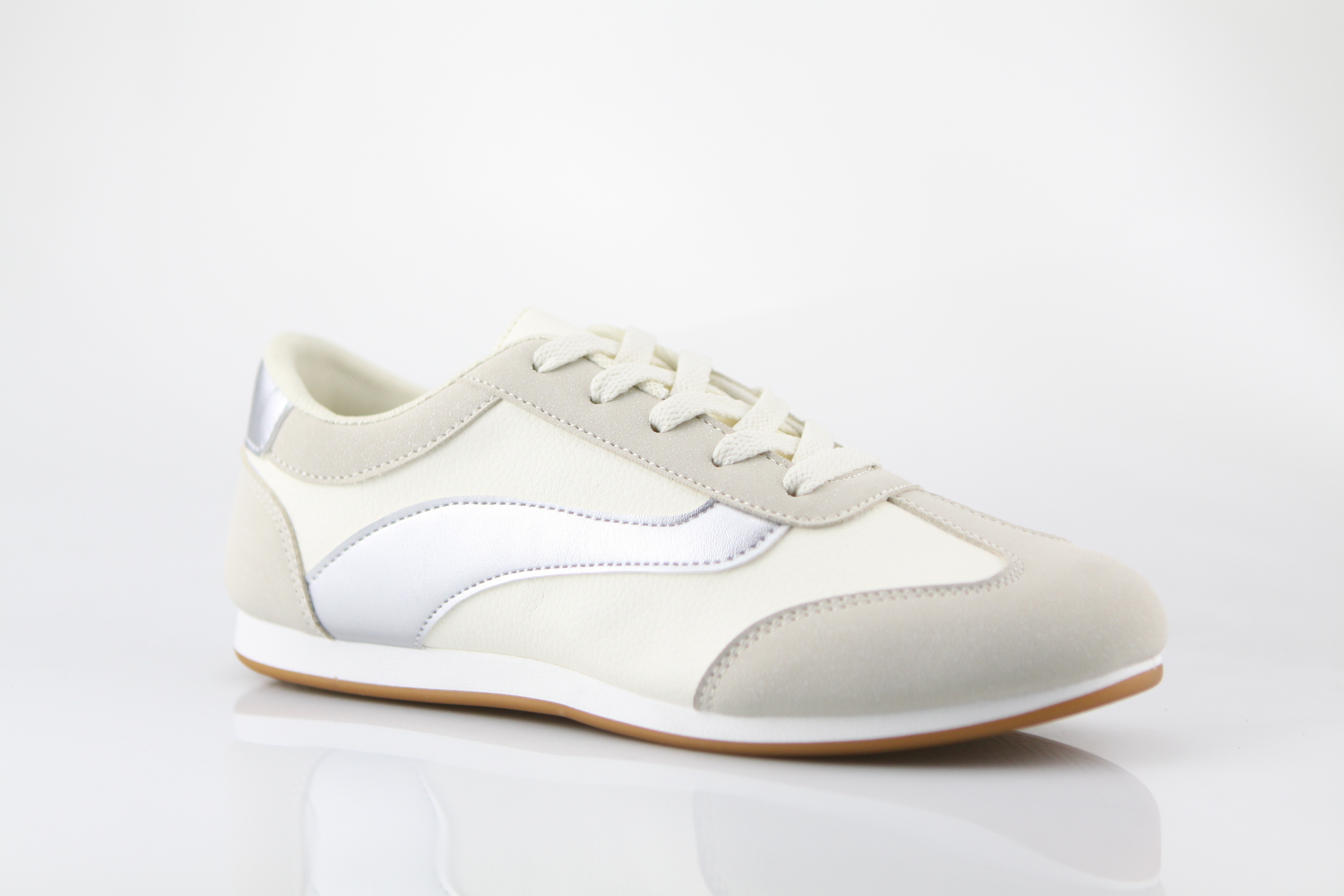 Ladies' fashionable lightweight sneaker