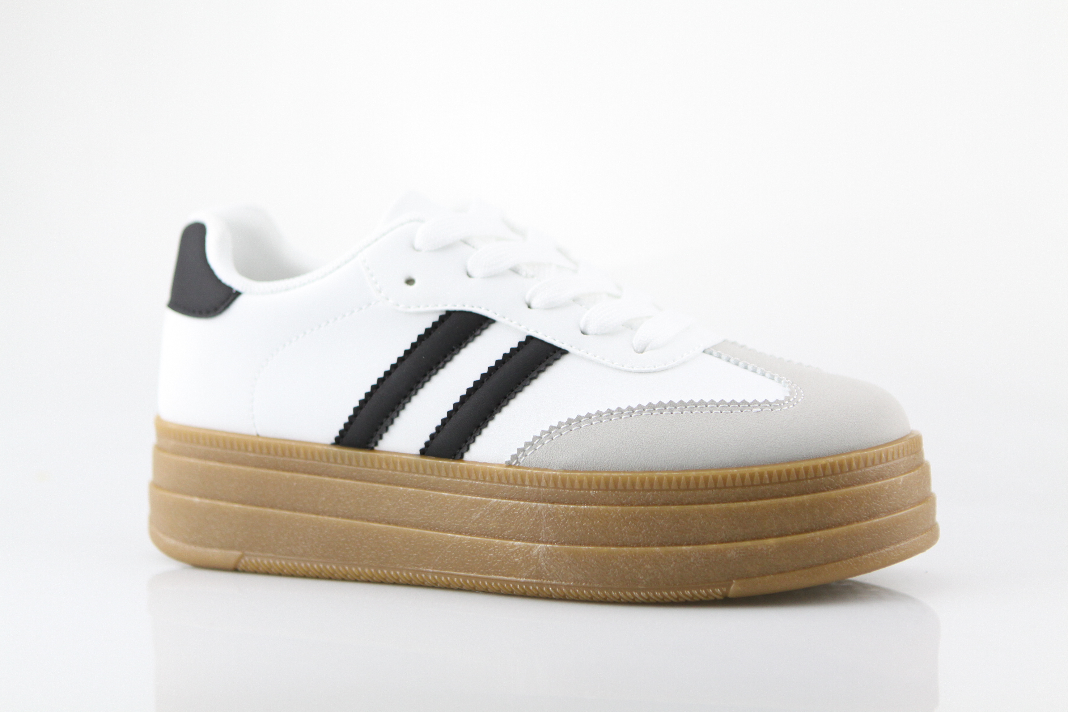 Fashionable three-layer women's sneaker