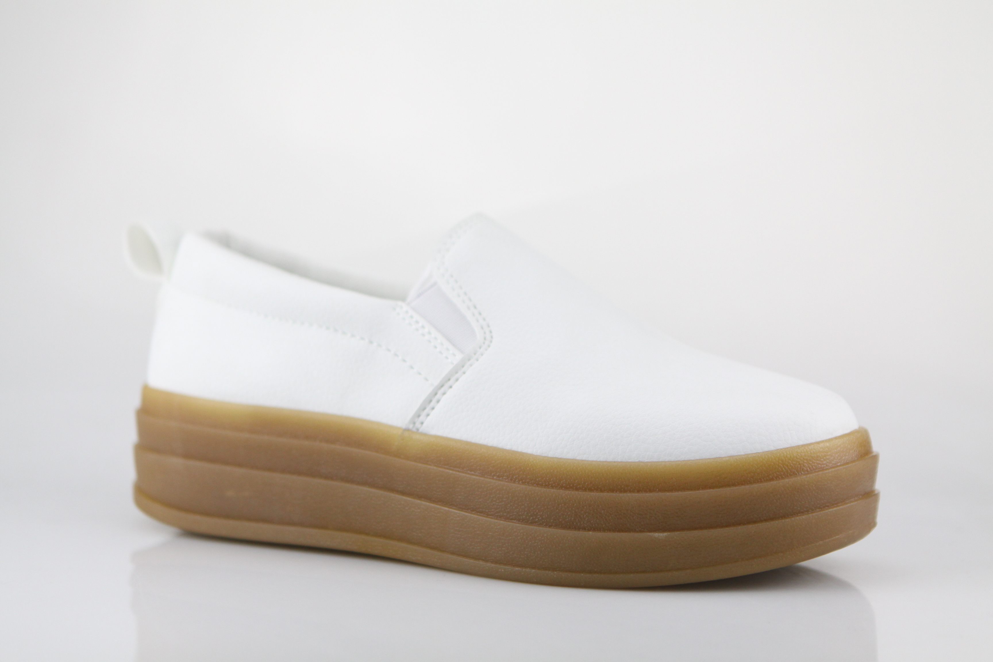 Three-layer outsole women‘s sneaker