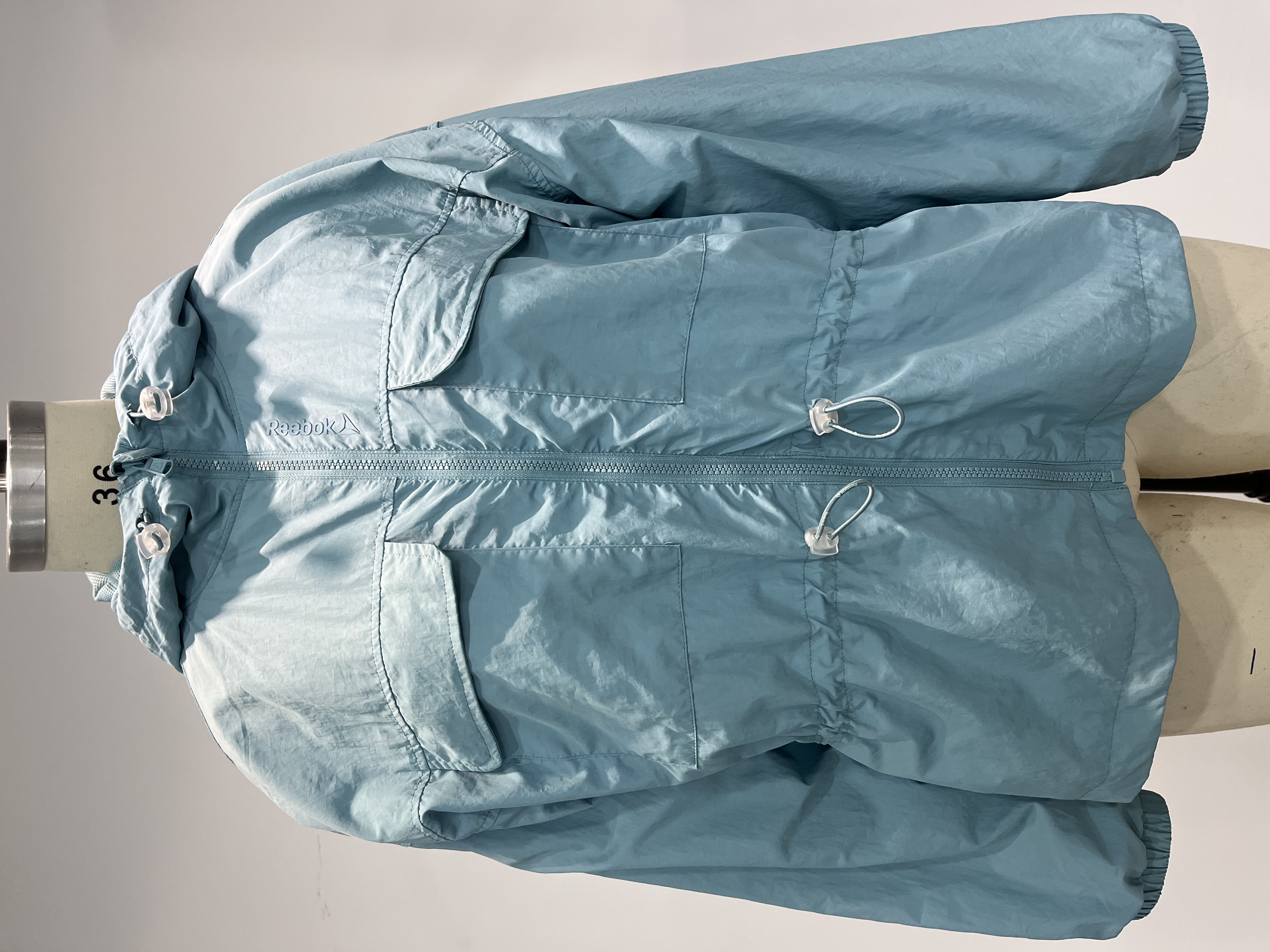 Women's zip-up hooded shirt