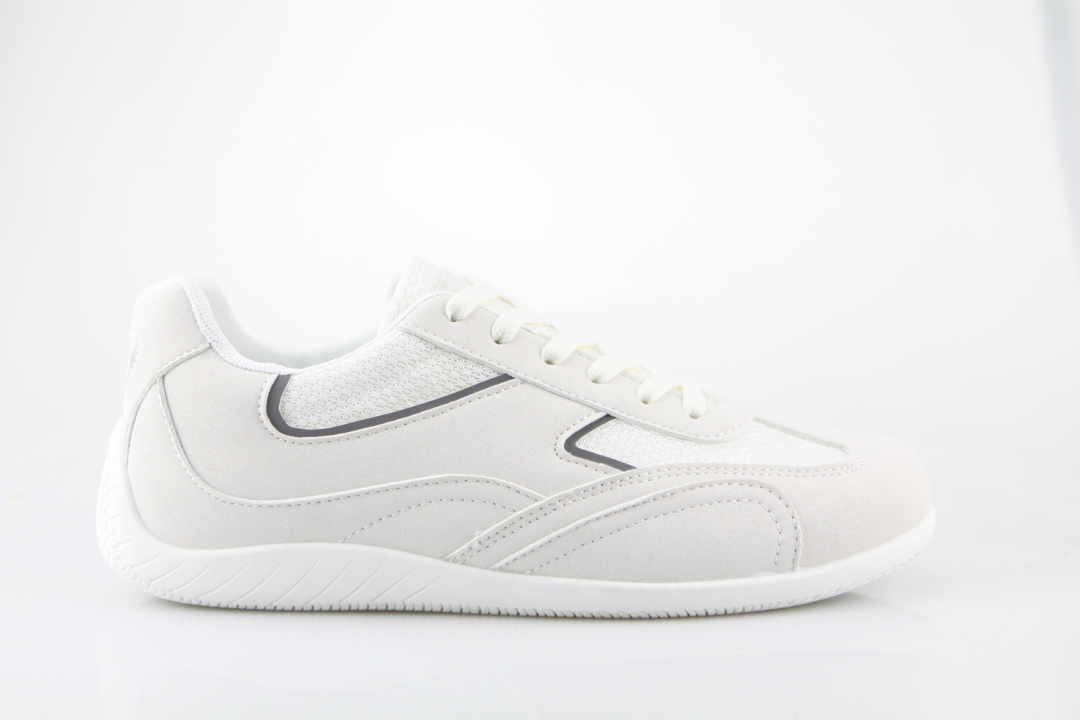 Women’s fashion sneaker