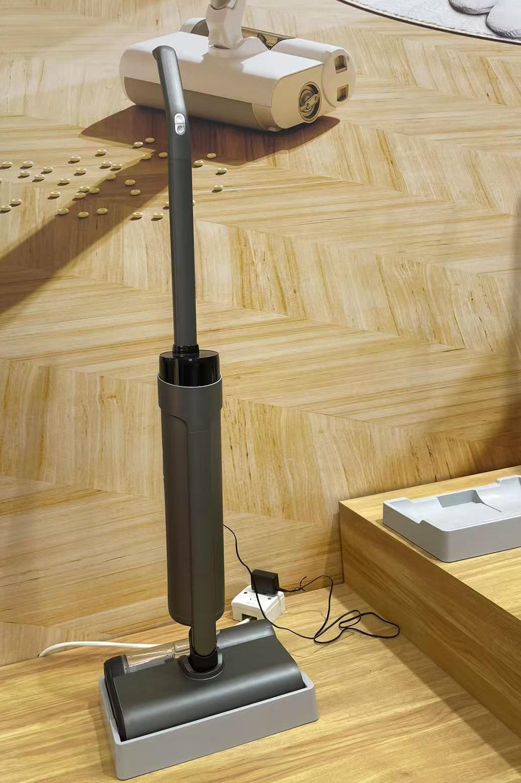 Floor cleaner, vacuum cleaner