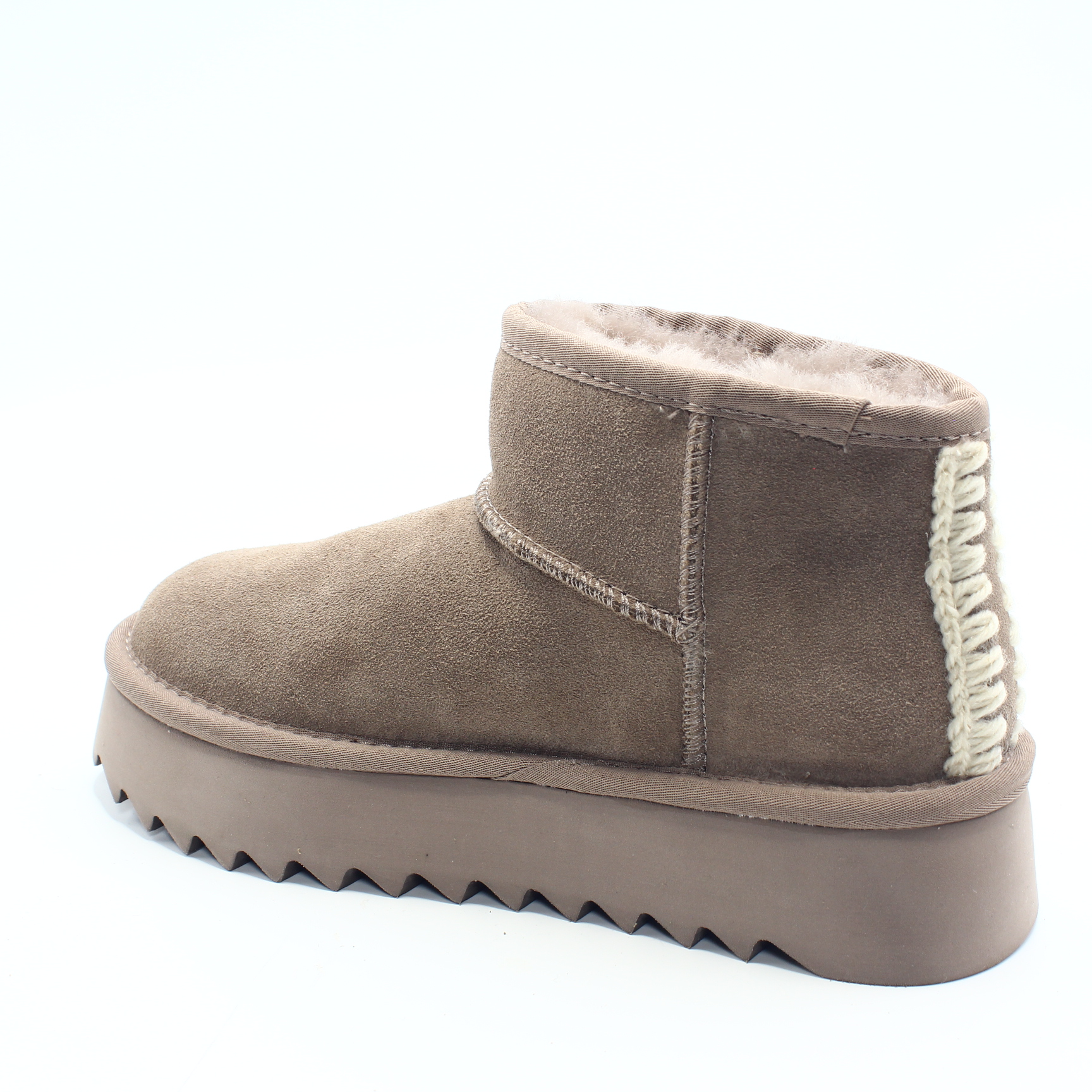 Snow boots