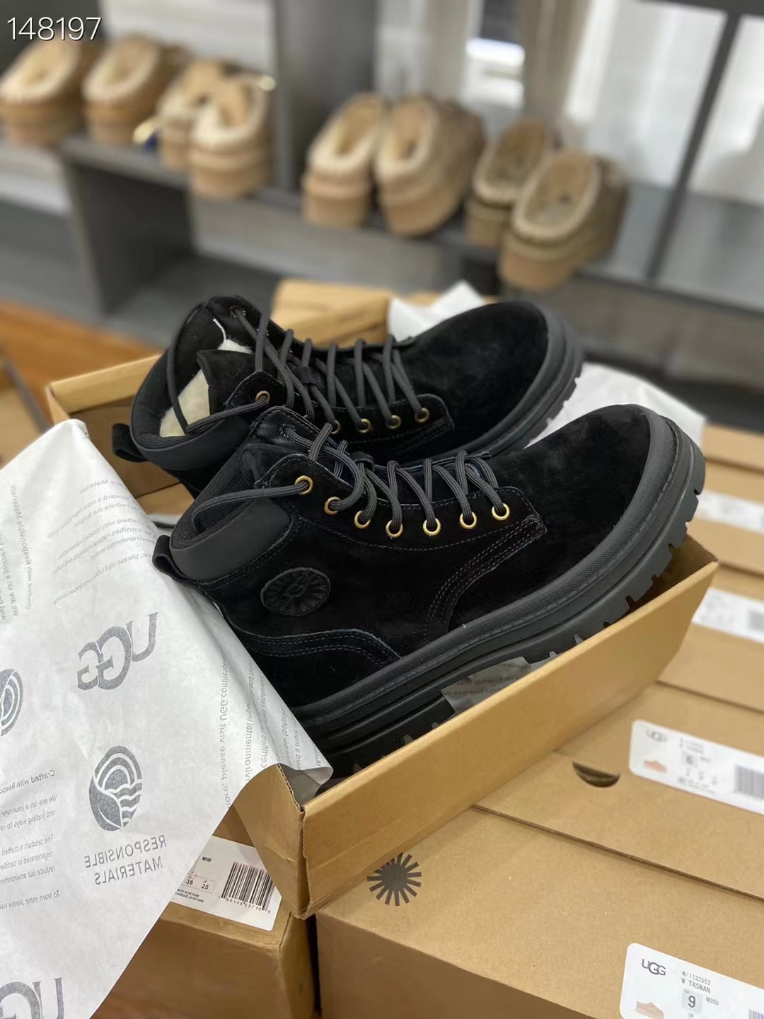 Snow boots