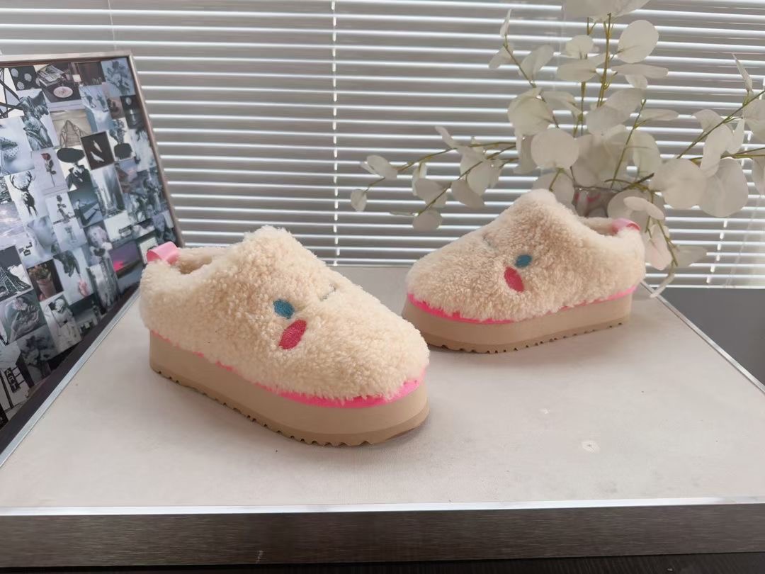 Snow boots