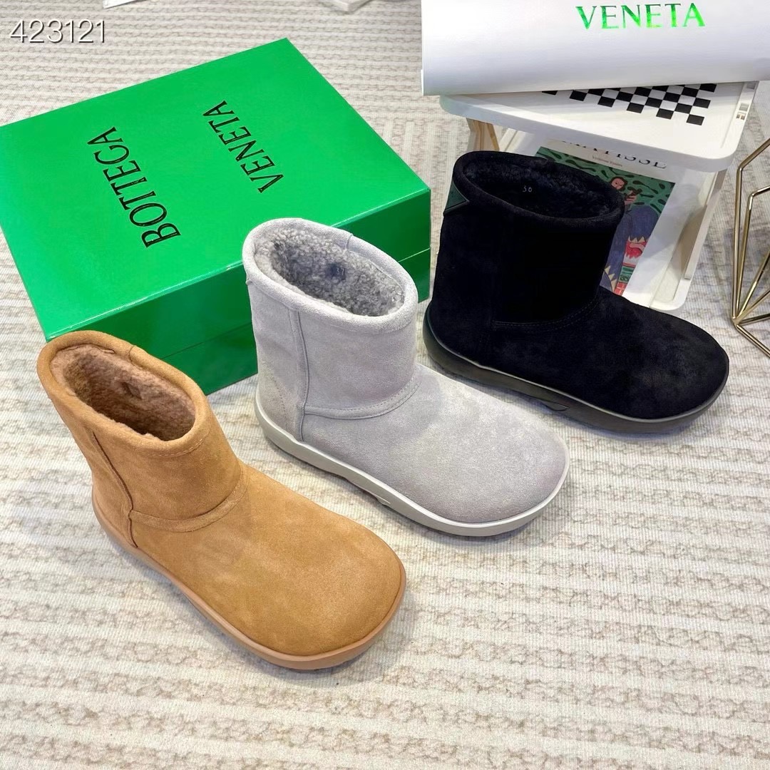 Snow boots